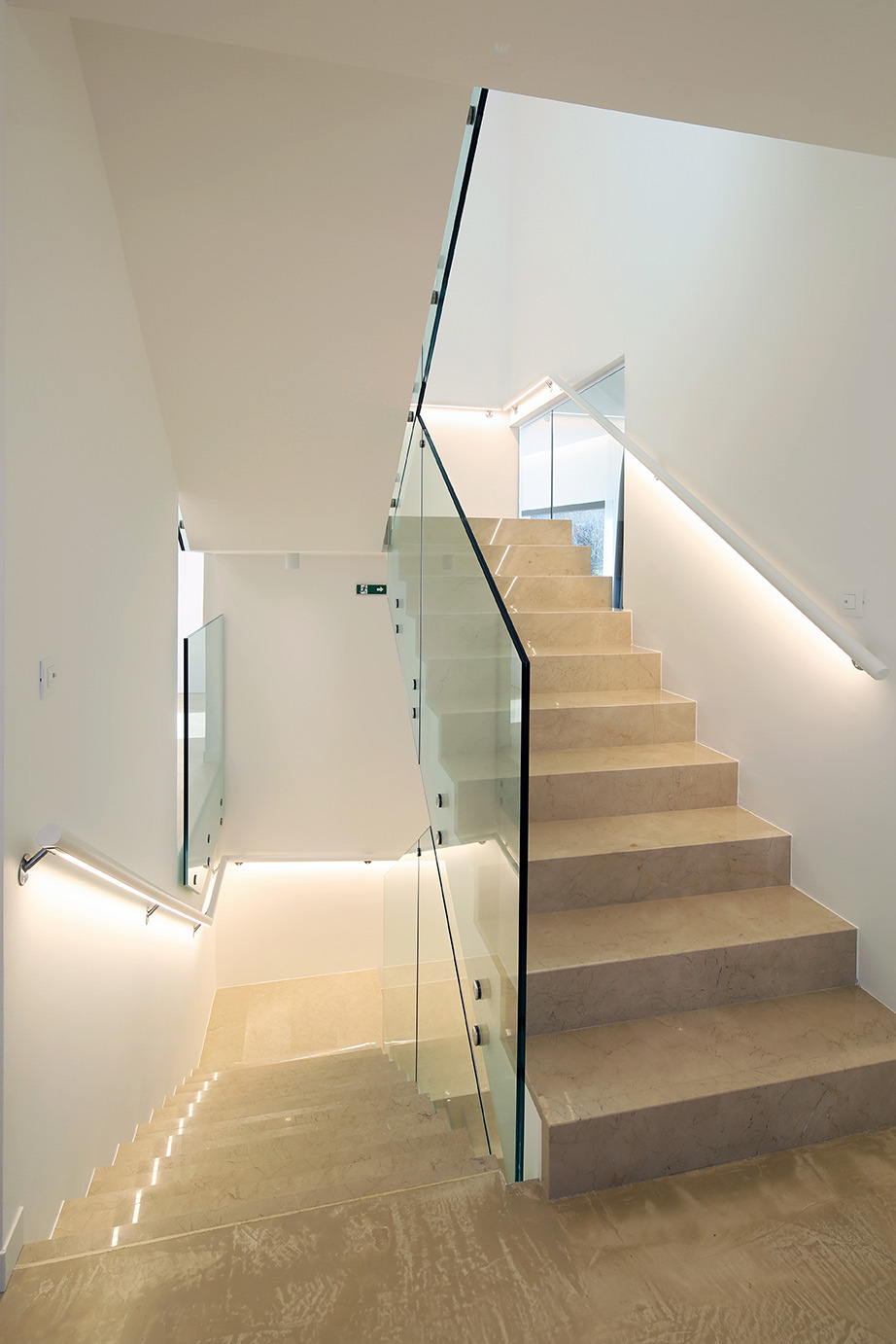 Villa Lucy | 简约时尚的海滨别墅设计-1