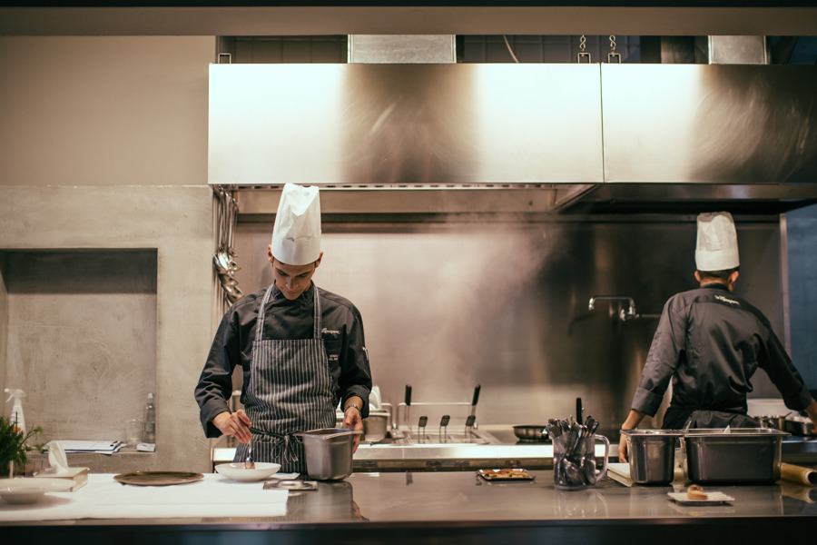 复古韵味与现代设计共融的餐厅空间-44