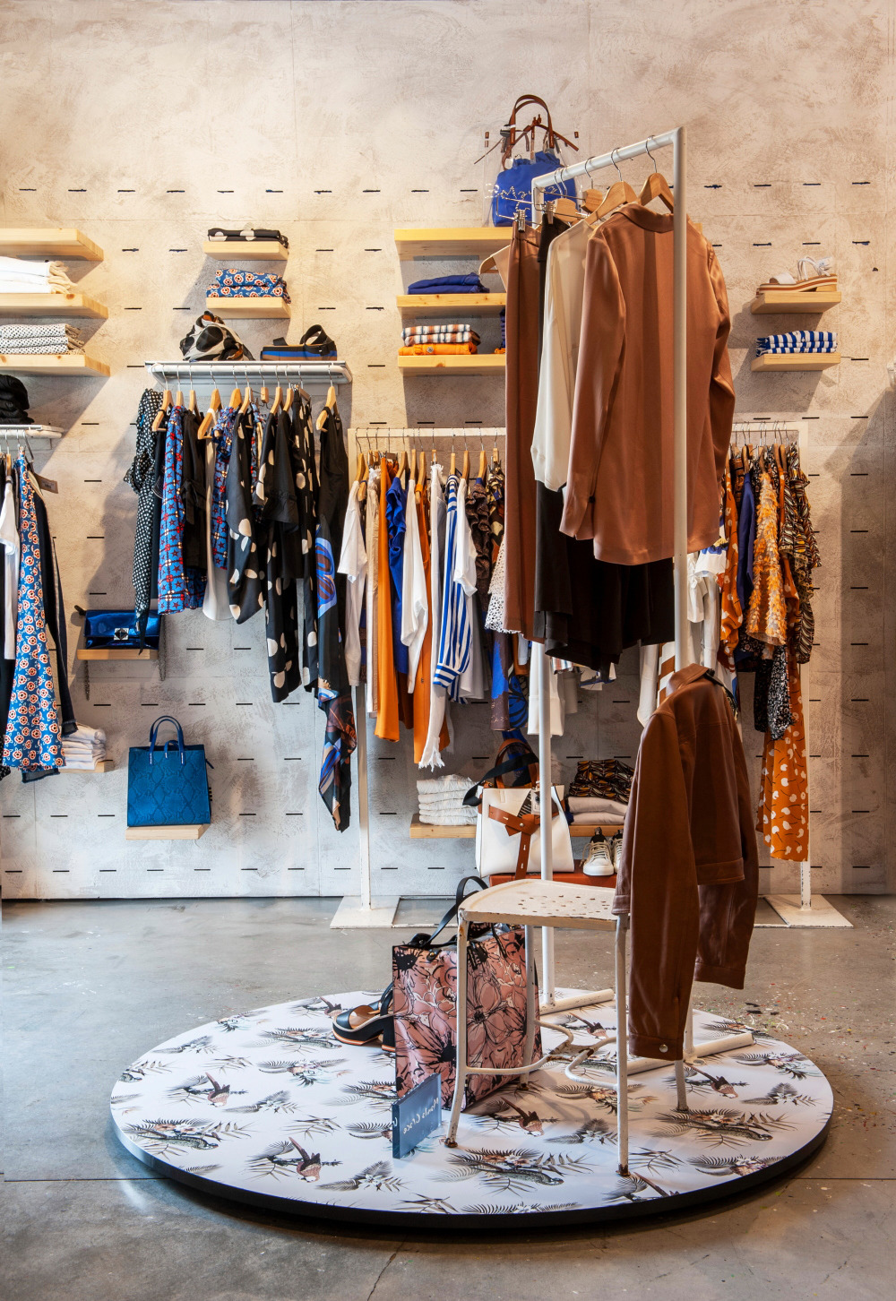 2019 年完成 马尔凯大区曼托瓦展示厅室内设计案例-6