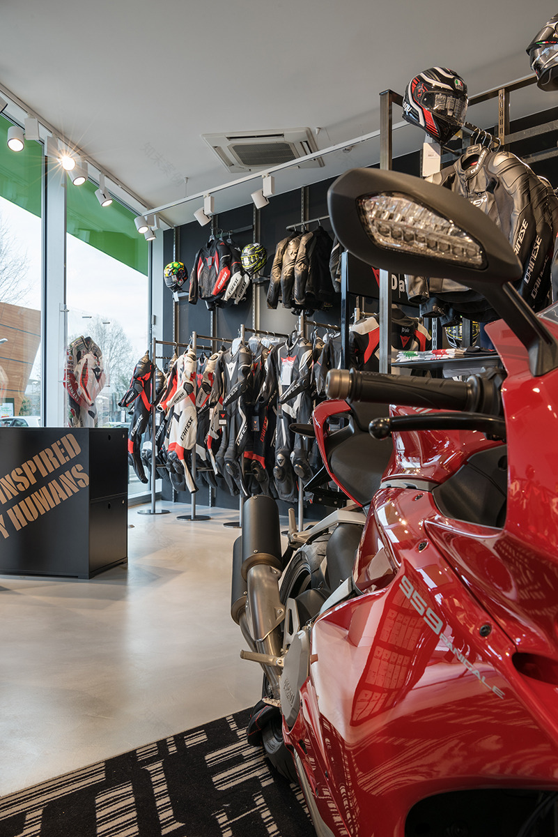 永恒的树脂地面 | Dainese Store 案例解析-17