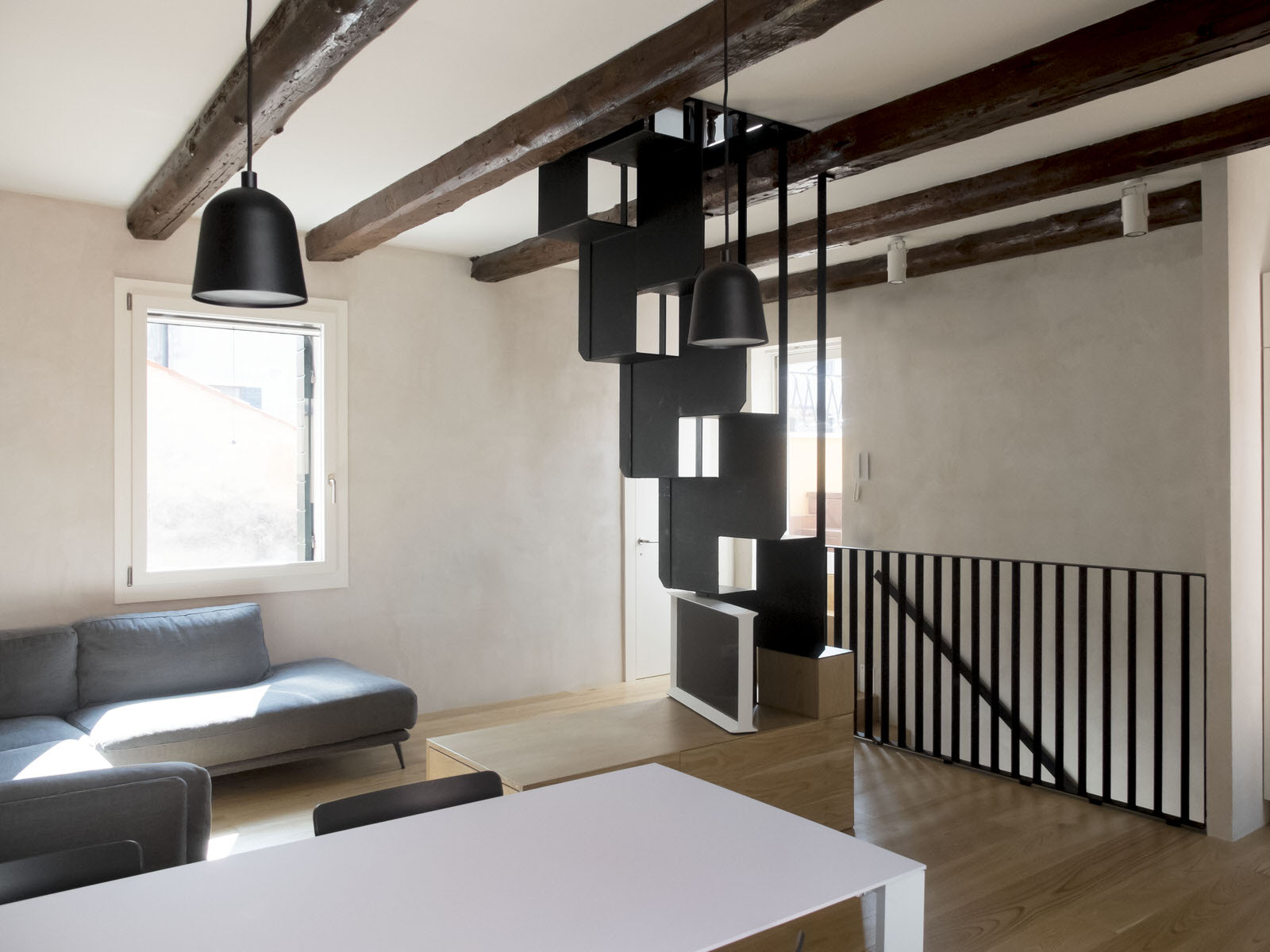 威尼斯垂直公寓 | 自然材料与开放式设计的完美融合-13