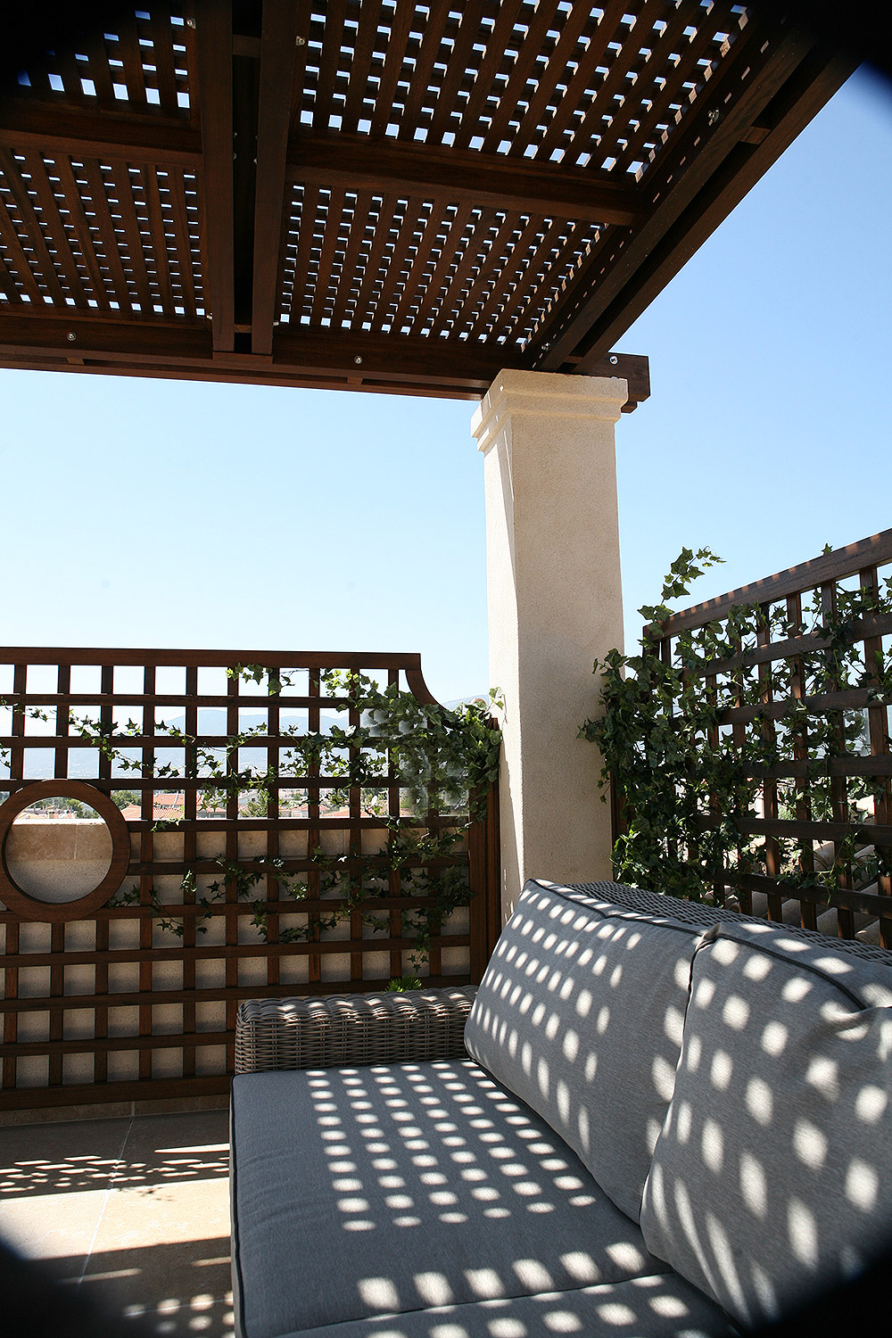 简约时尚的露台公寓设计-29