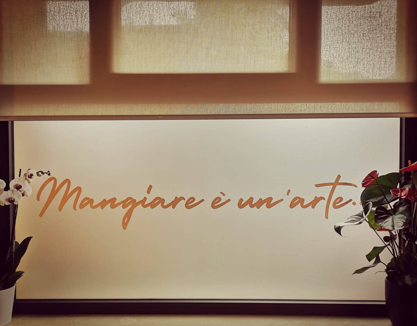 年轻时尚酒吧，打造愉悦就餐氛围-7