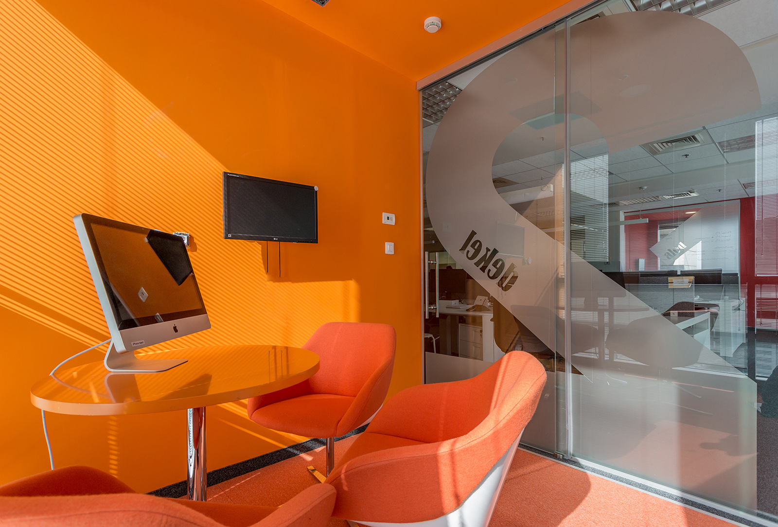 特瓦克 Genband 办公室 | 多彩低预算创意空间-9