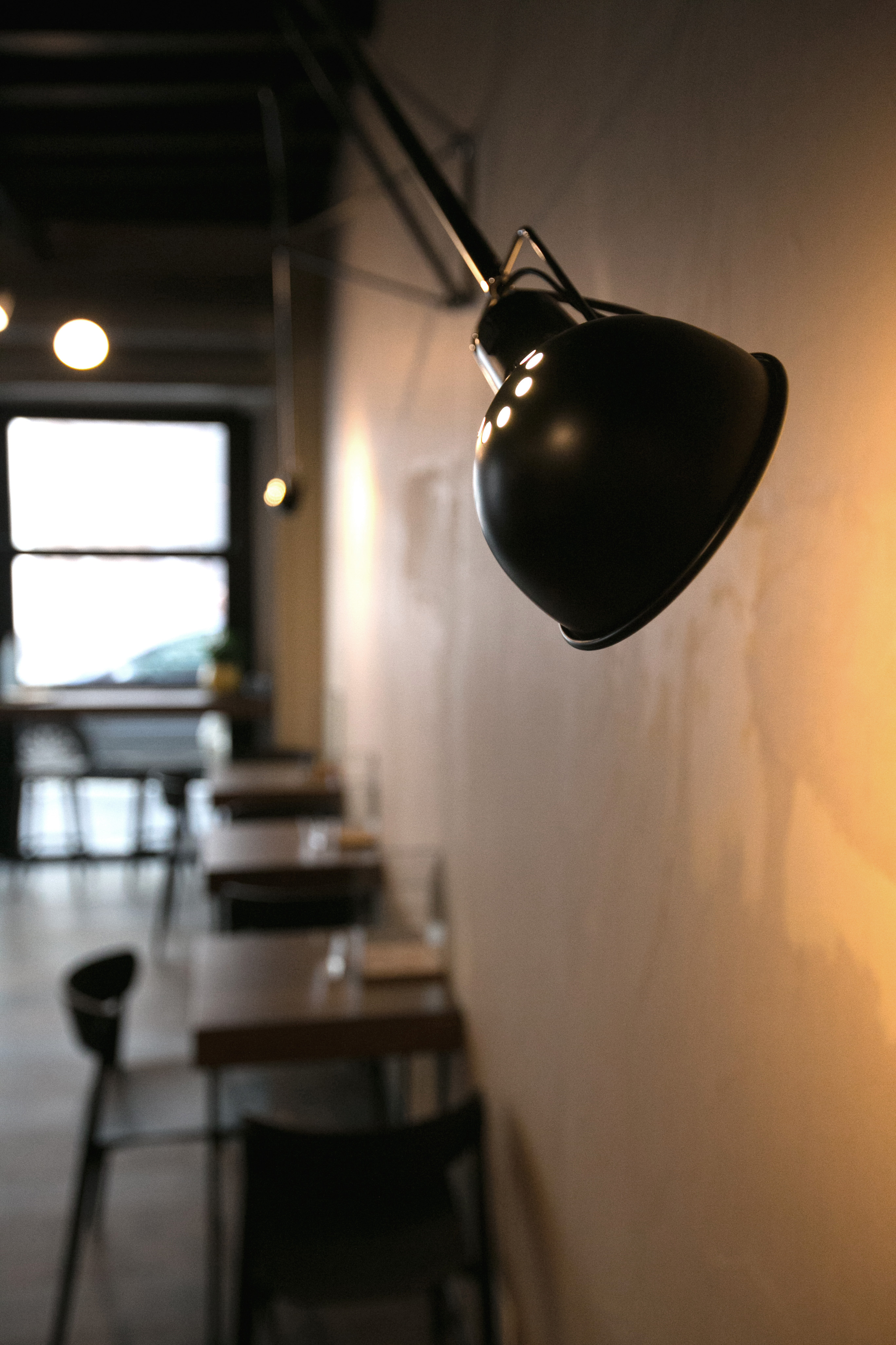 意式咖啡馆室内设计 · 精致烘培展示空间-2