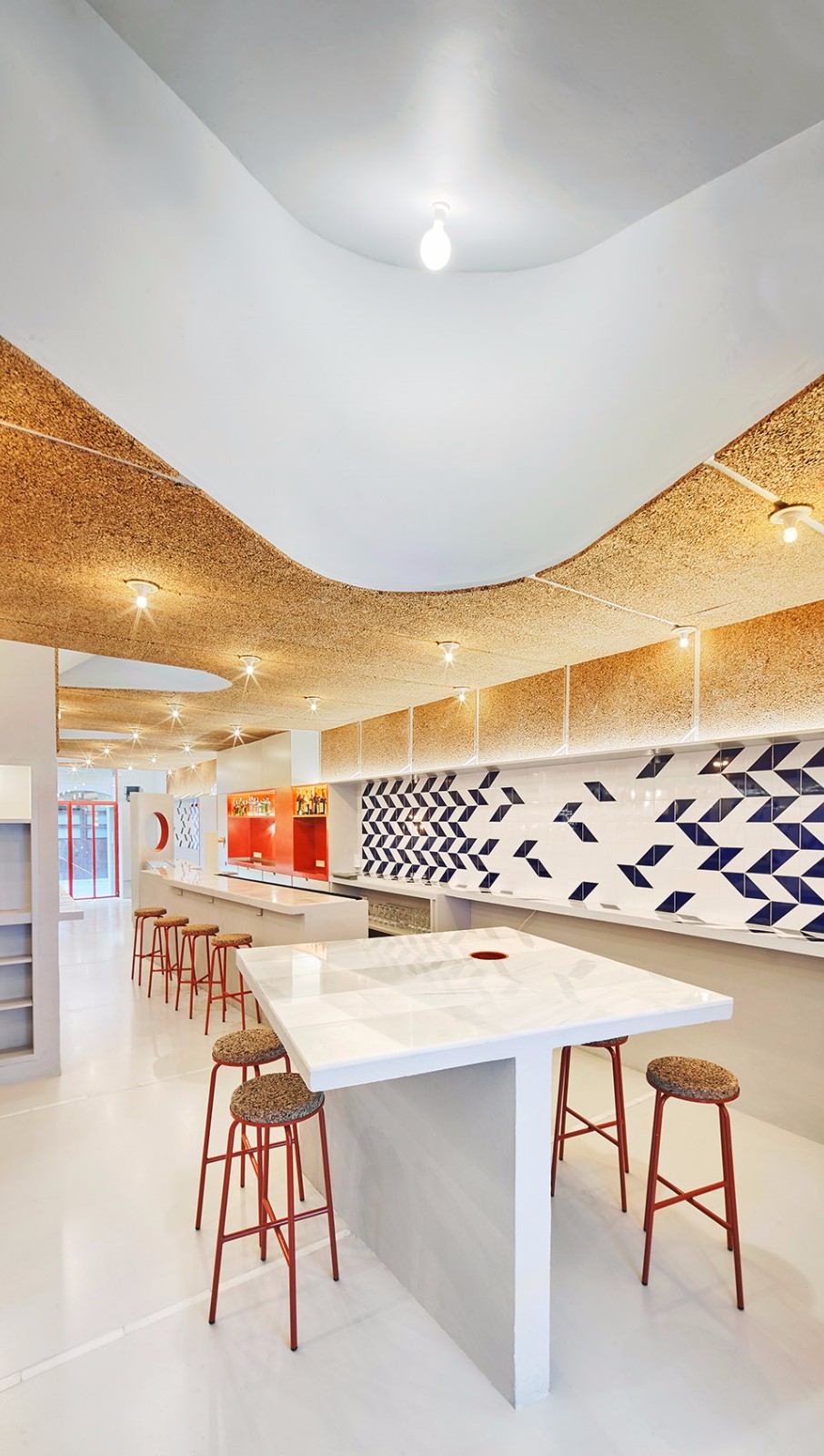 巴塞罗那 El Villa 酒吧改造-18