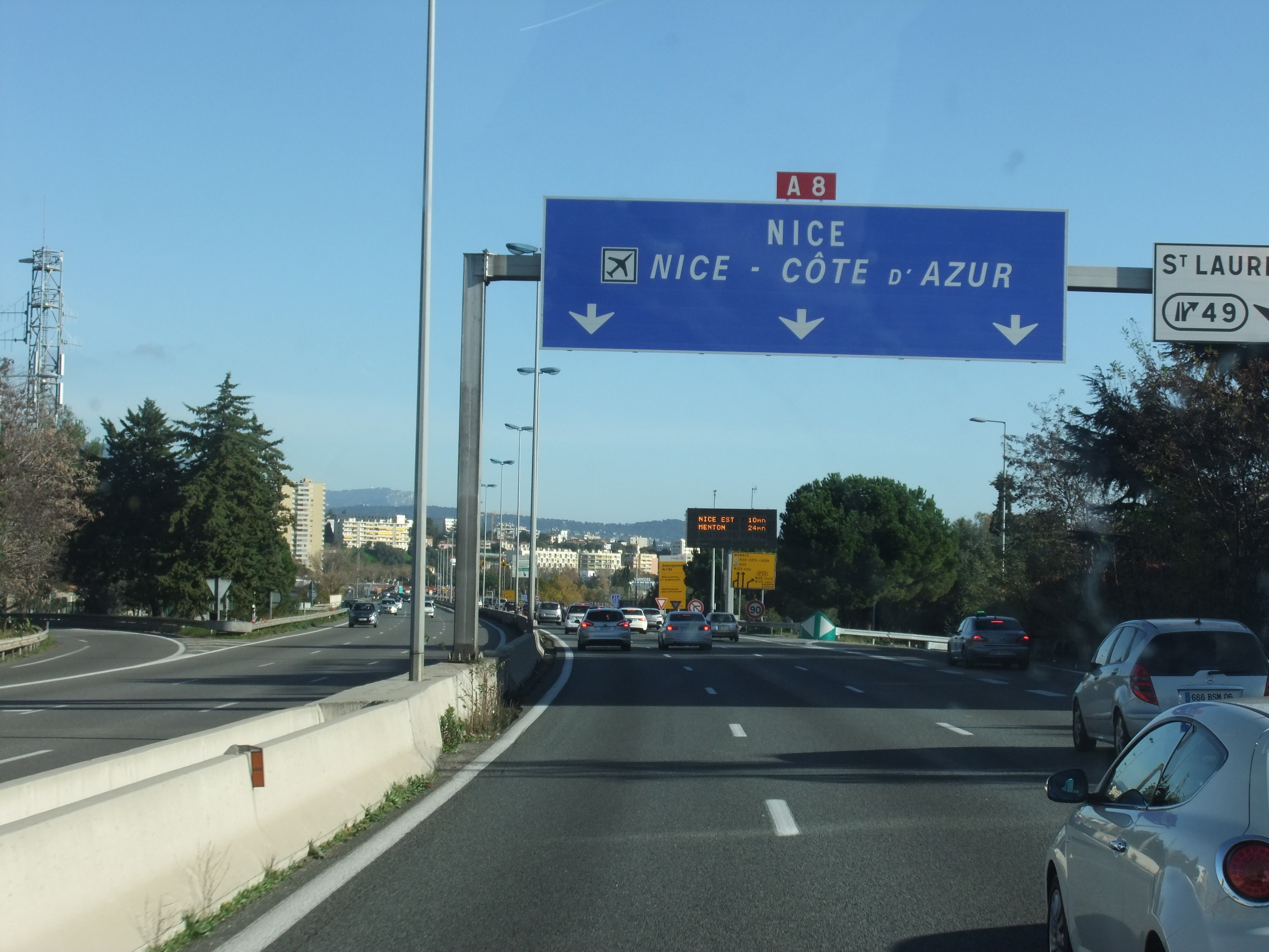 戛纳豪华别墅，舒适宜居的设计典范-0