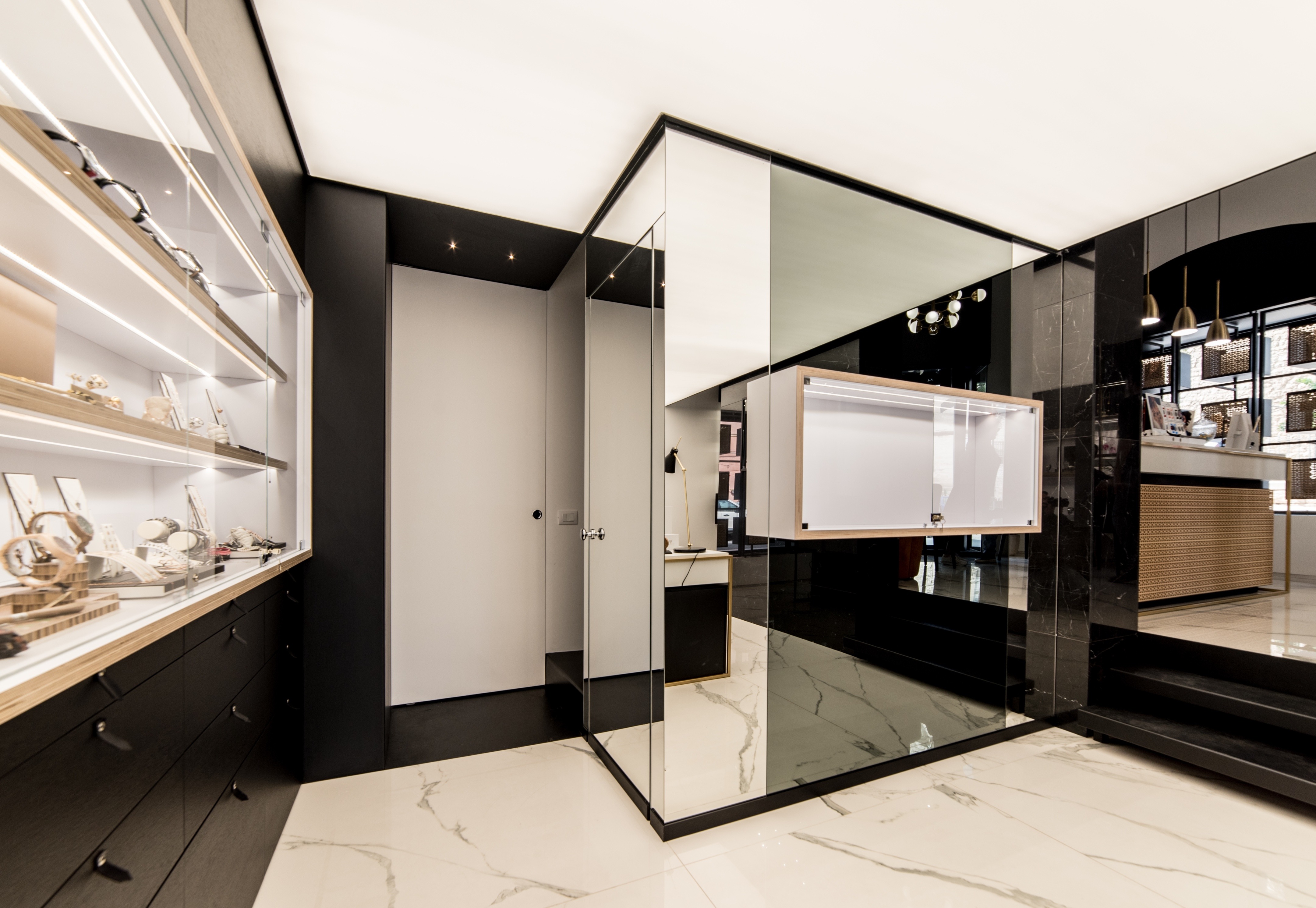 古韵新生 | Comiso 历史建筑中的珠宝店设计-8