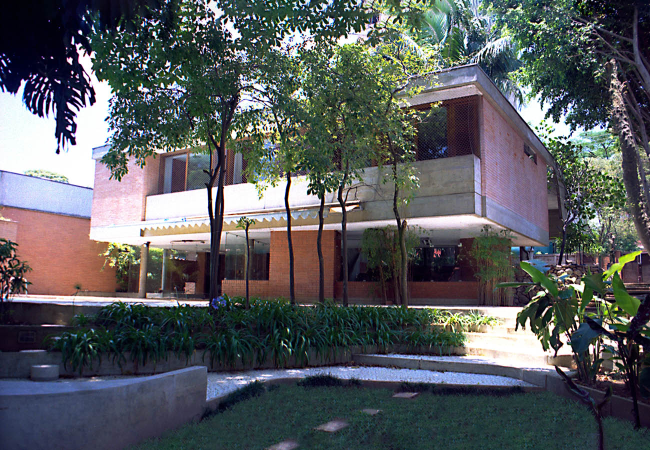 绿意盎然的家庭住宅-26