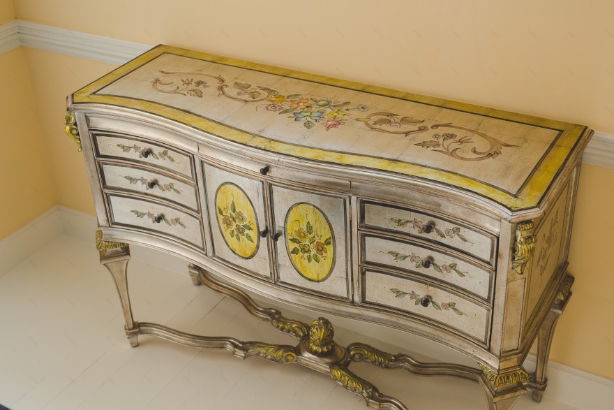 比利时 300 年历史古宅变身家具艺术展厅-15