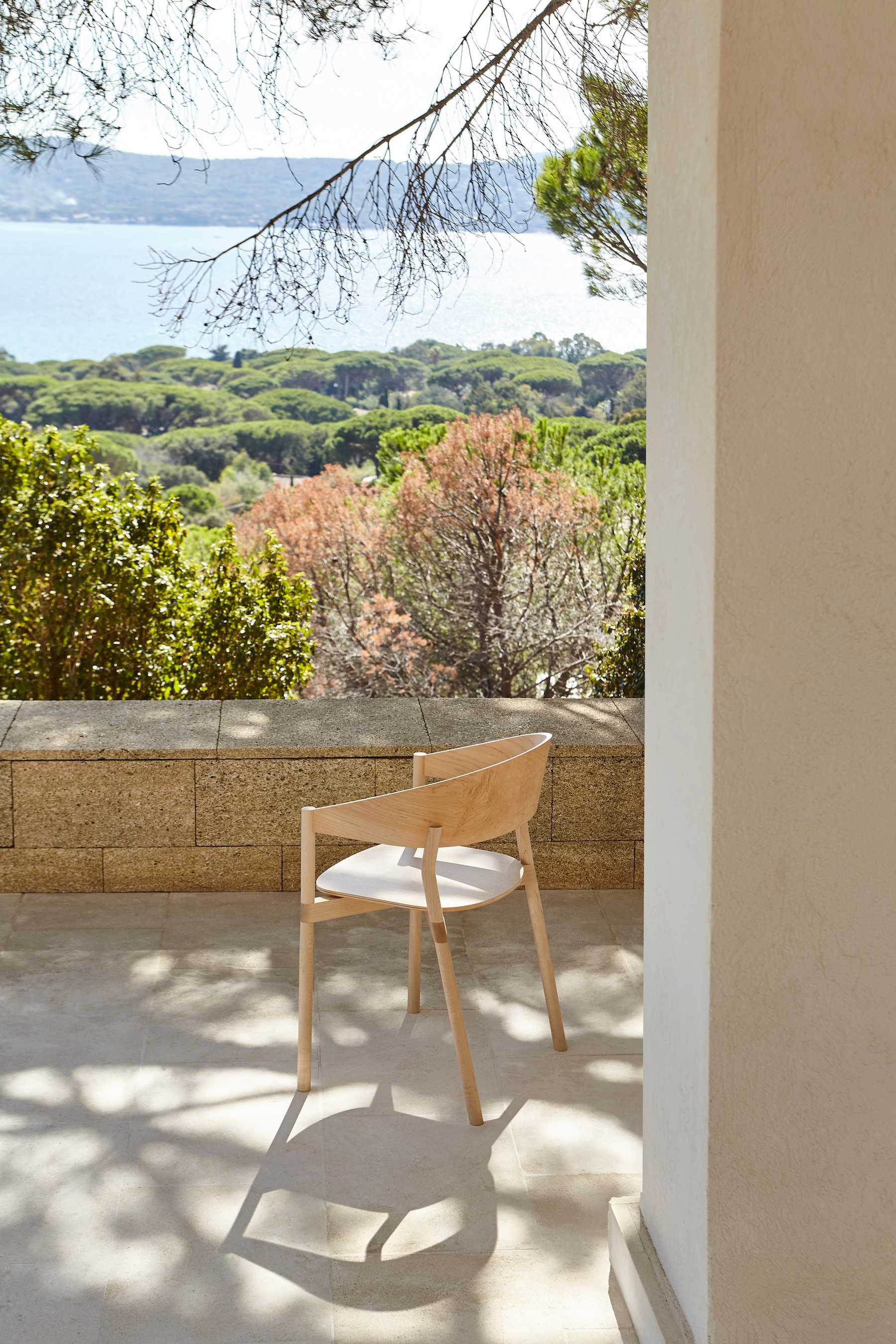 伦敦设计师 Timothée Mion 的极简主义椅子 Plouf-5