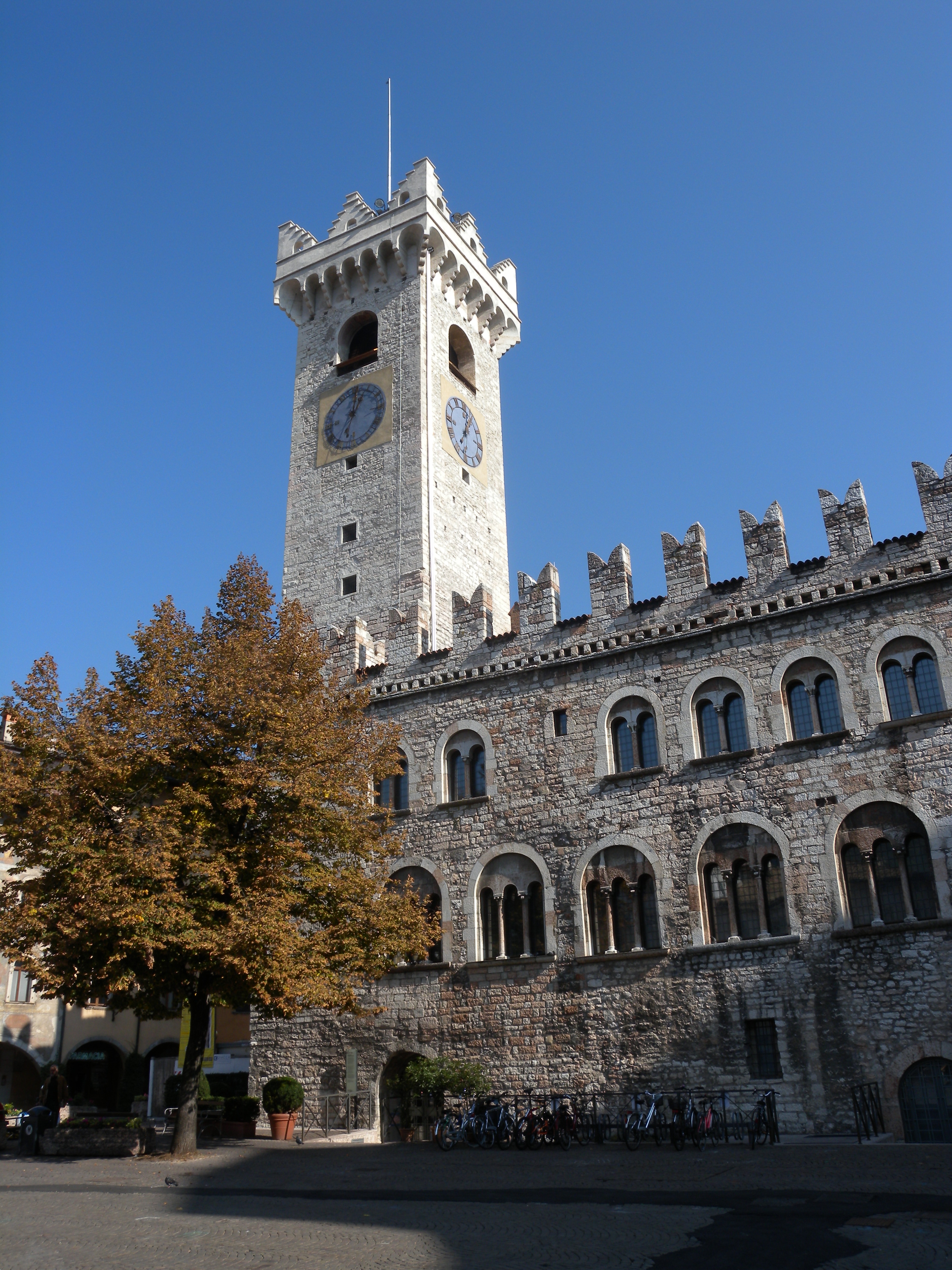 Trento 市镇塔修复 | 保护历史建筑的室内设计亮点-1