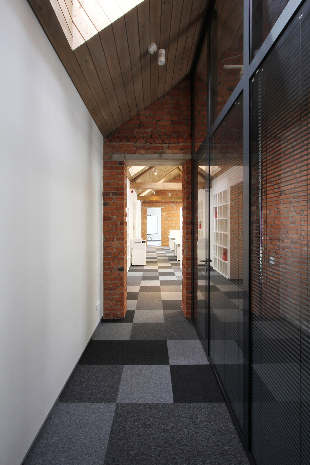 旧仓库变身高品质办公空间-25