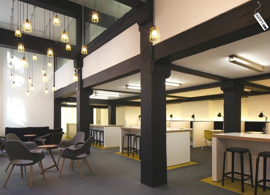 英国伦敦的黑白建筑办公楼-6