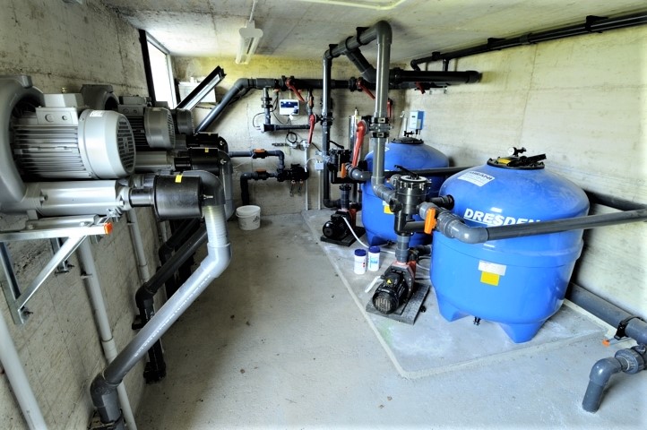 湖光山色中的水泥游泳池设计-4