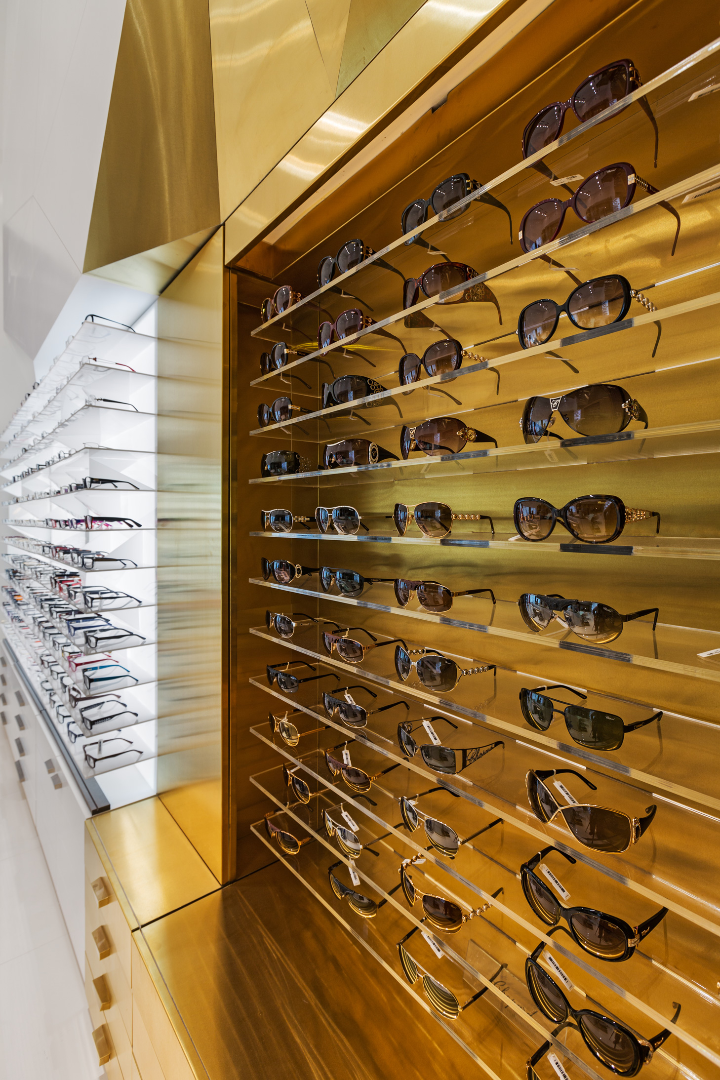 几何魅力 · 山姆光学商店的时尚空间设计-13