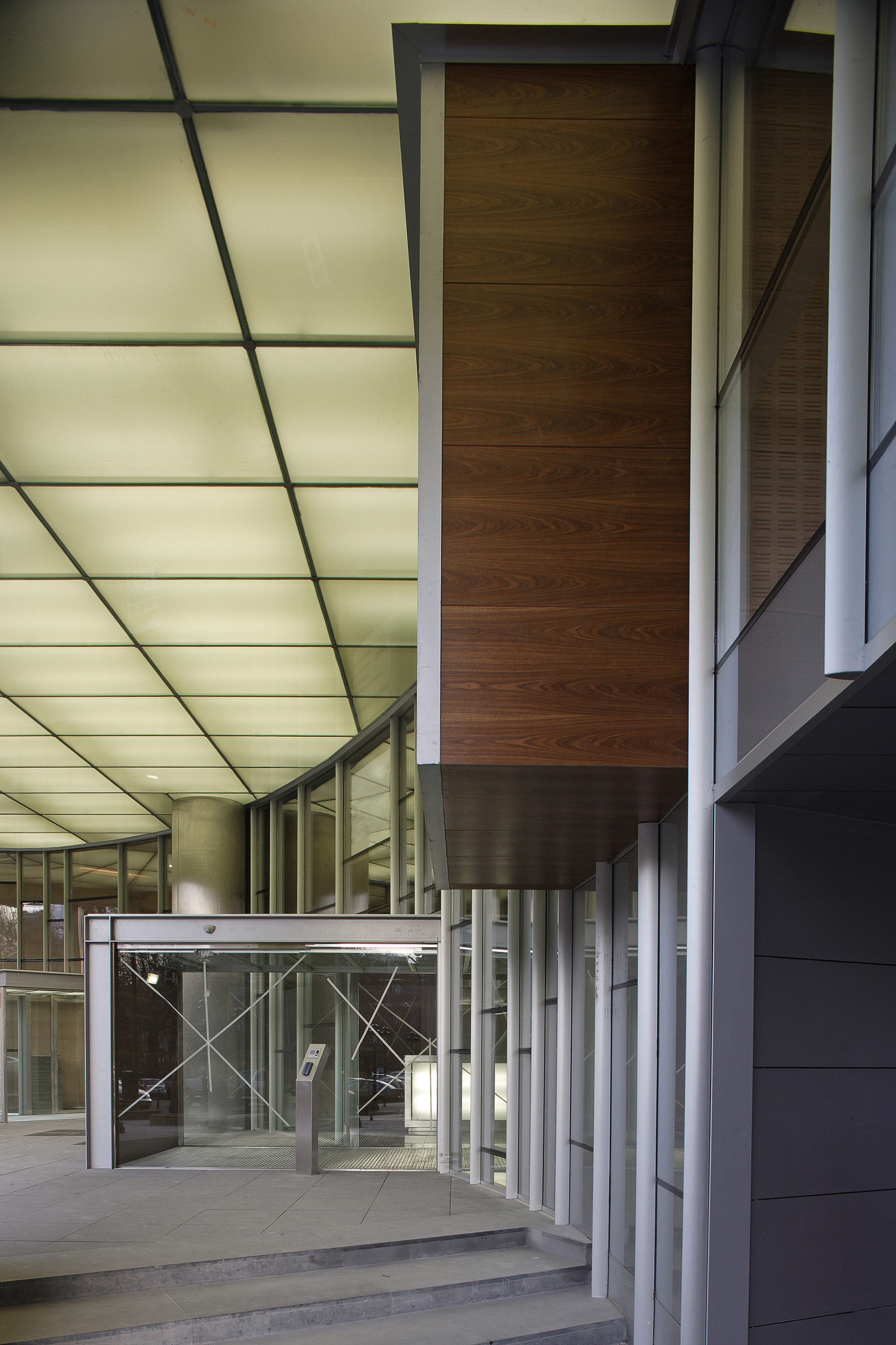 2005 年完工的 Caser Building 室内设计赏析-7