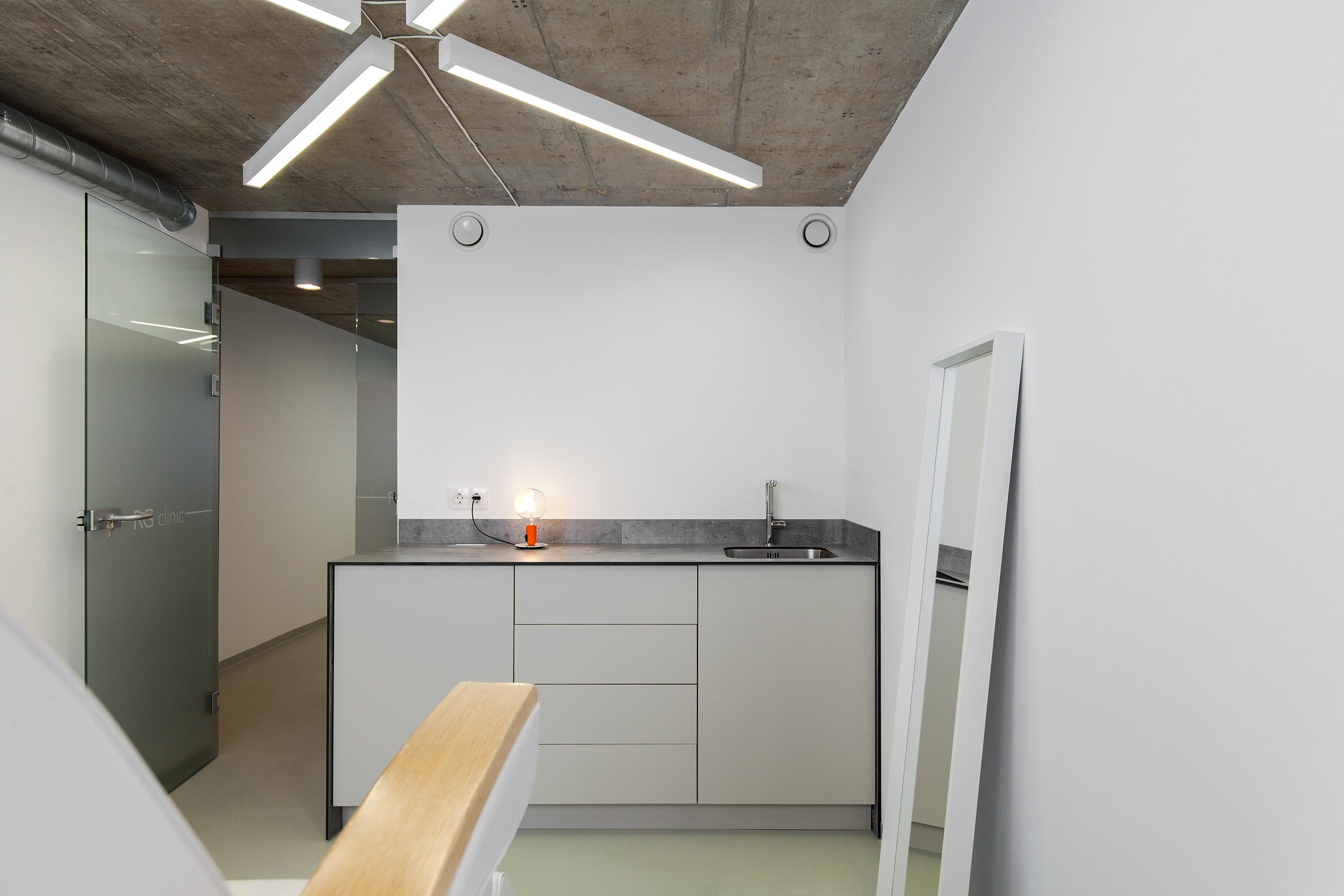 2018 年完成的立陶宛维尔纽斯 RG 口腔诊所室内设计-17