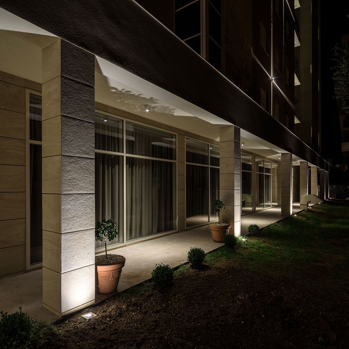 Melia Budva Petrovac 酒店 -  Montenegro，融入环境的灯光设计-6