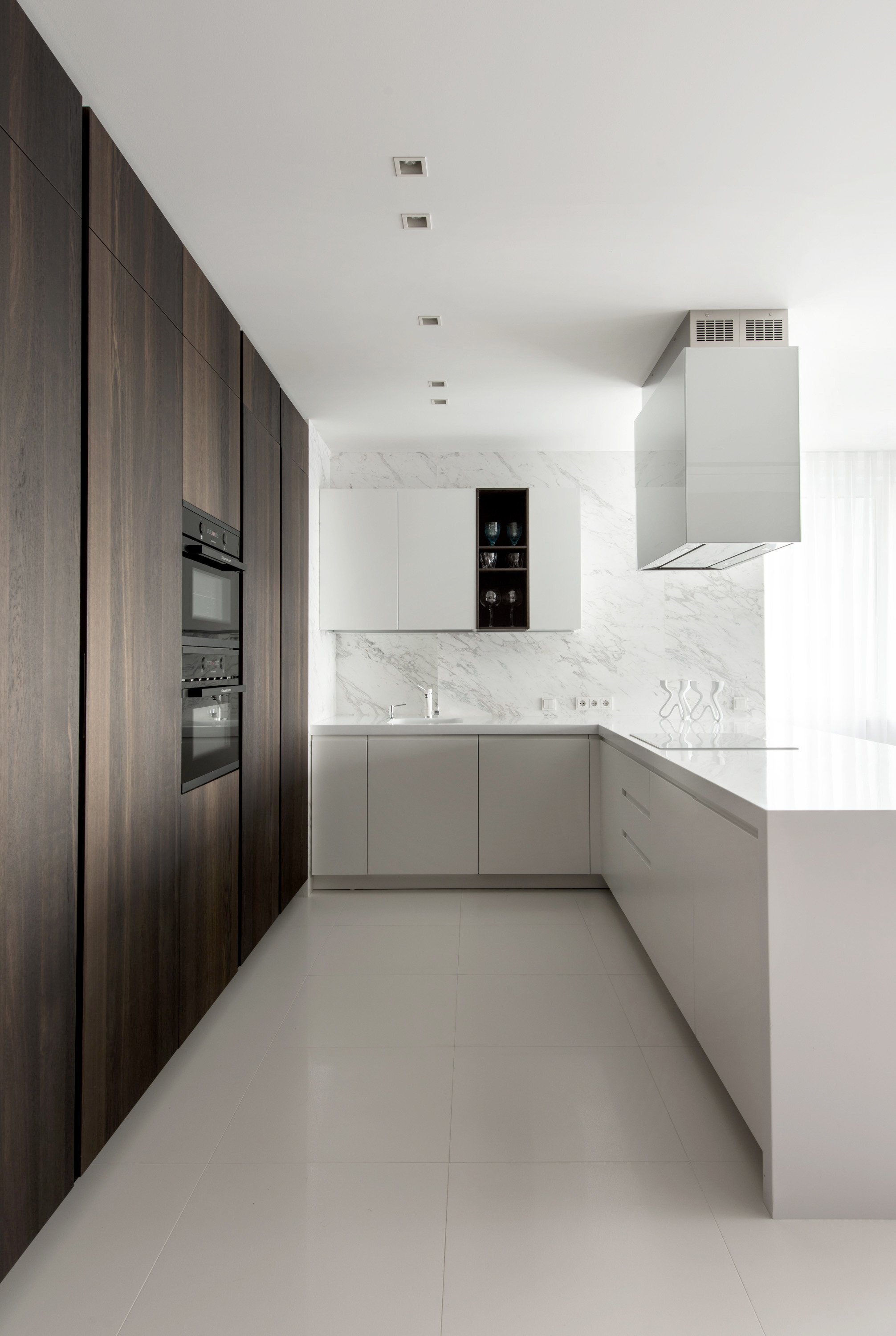 几何矩阵空间 | 暖木与冷玻璃的对比设计-8