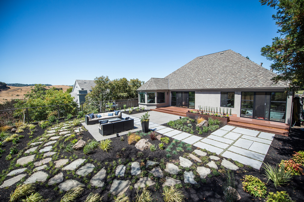 加州 Irvine 现代景观设计 | 混凝土火炉、耐旱植物、ipe 木 deck-9