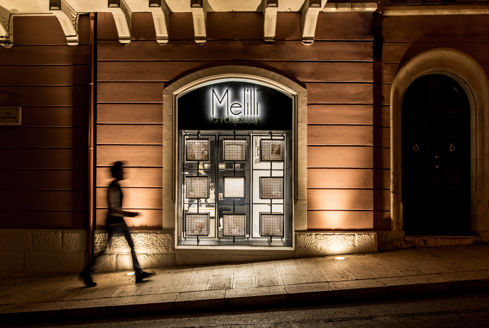 古韵新生 | Comiso 历史建筑中的珠宝店设计-0