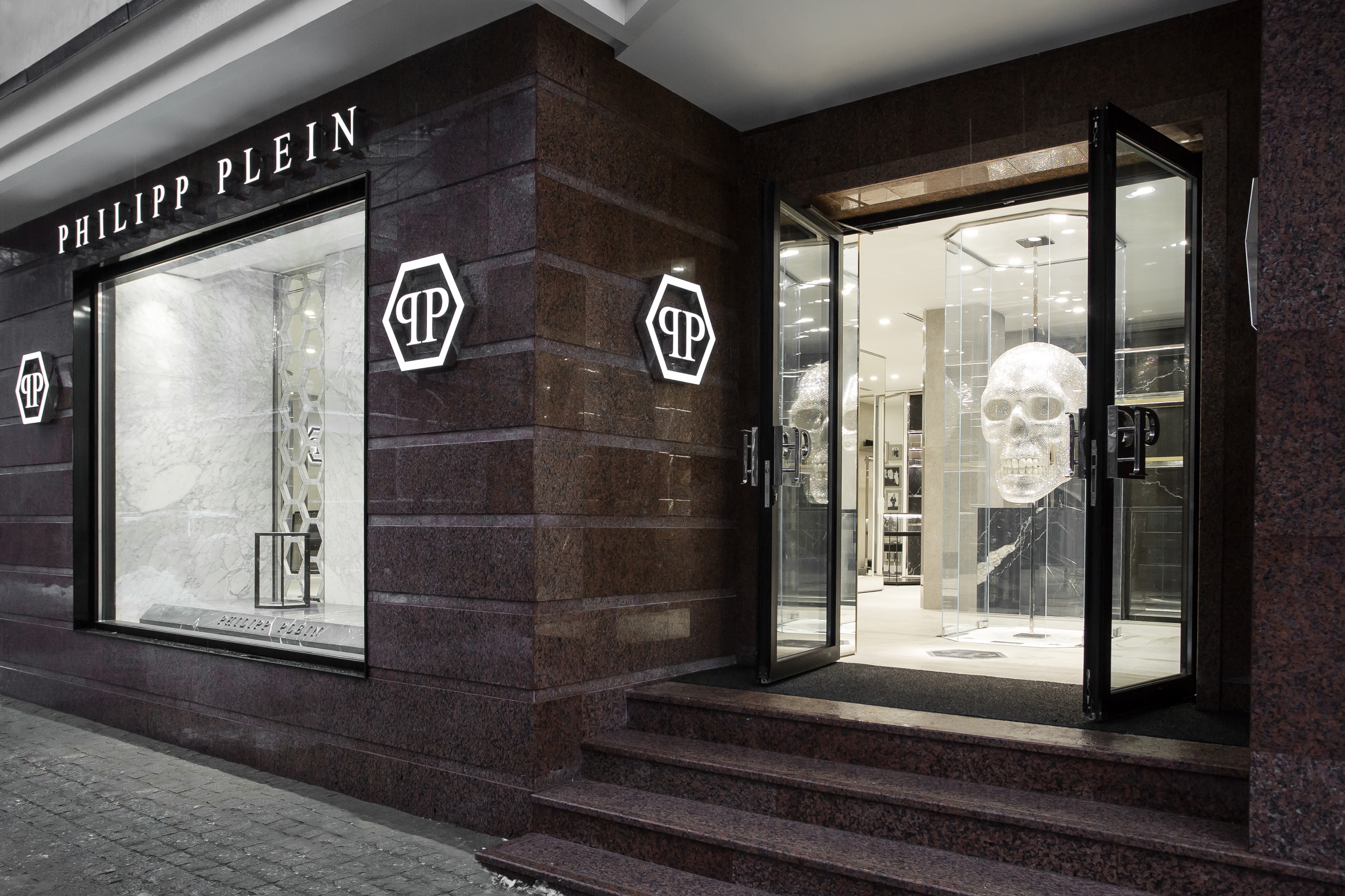 Kazan Philipp Plein 精品店室内设计-1