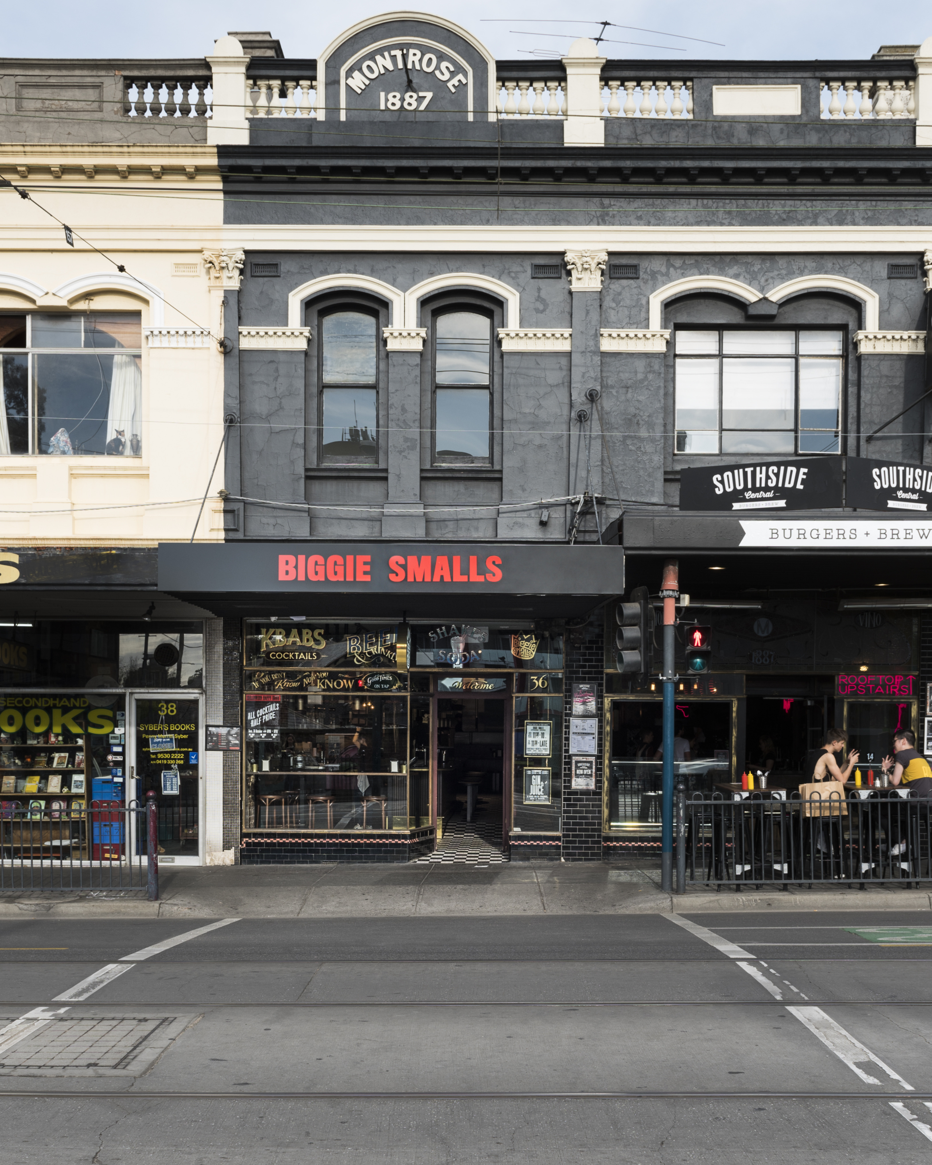 创意街头艺术融入酒吧餐厅设计,打造别样餐饮体验-6