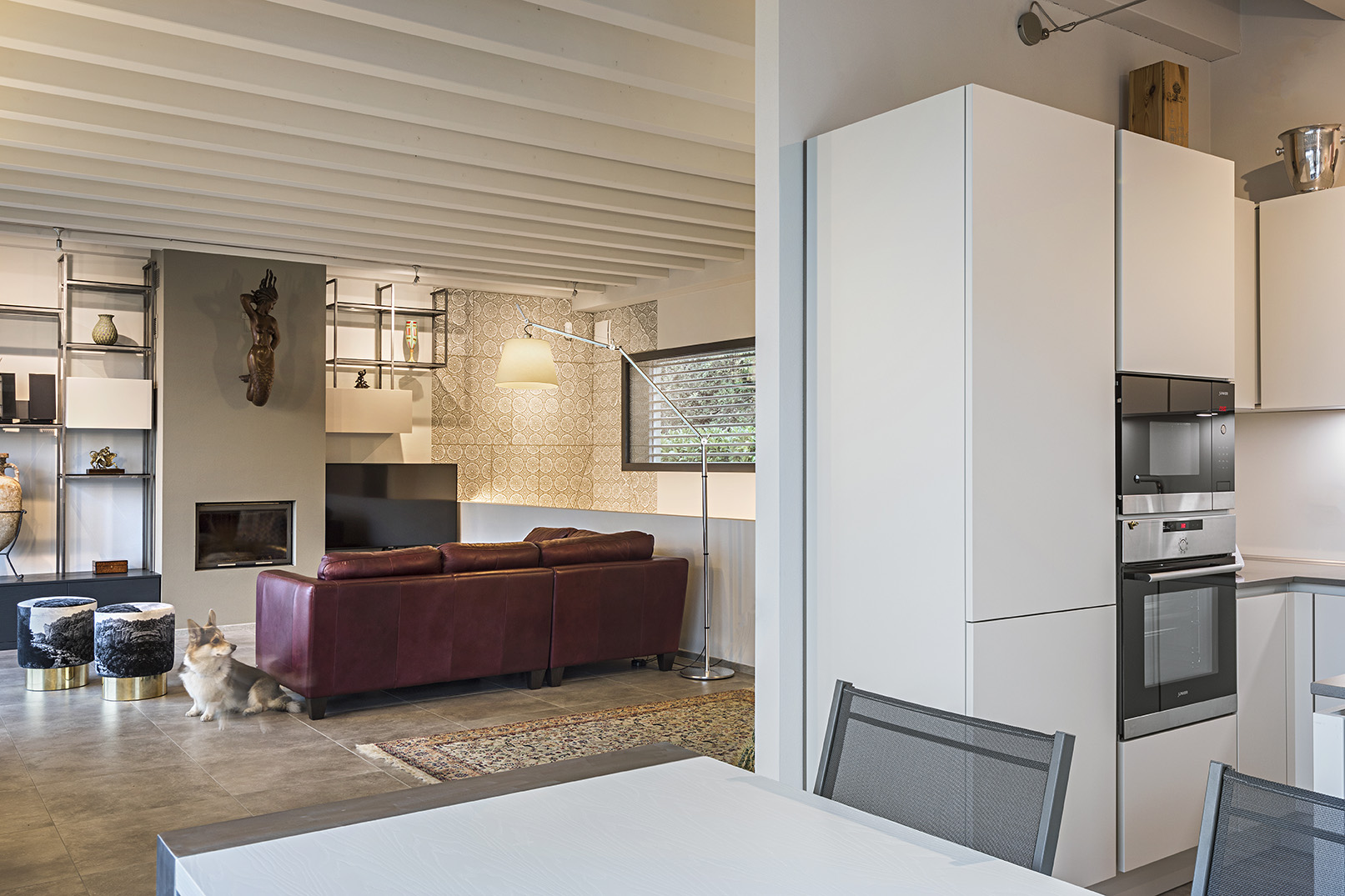 几何美学融合定制家居的意大利乡村别墅设计-2