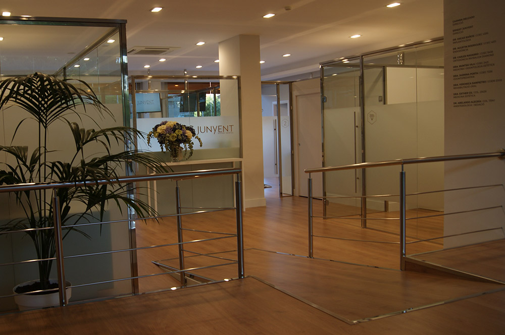 2017 年 Junyent Dental 诊所 | 现代医疗空间的典范-4