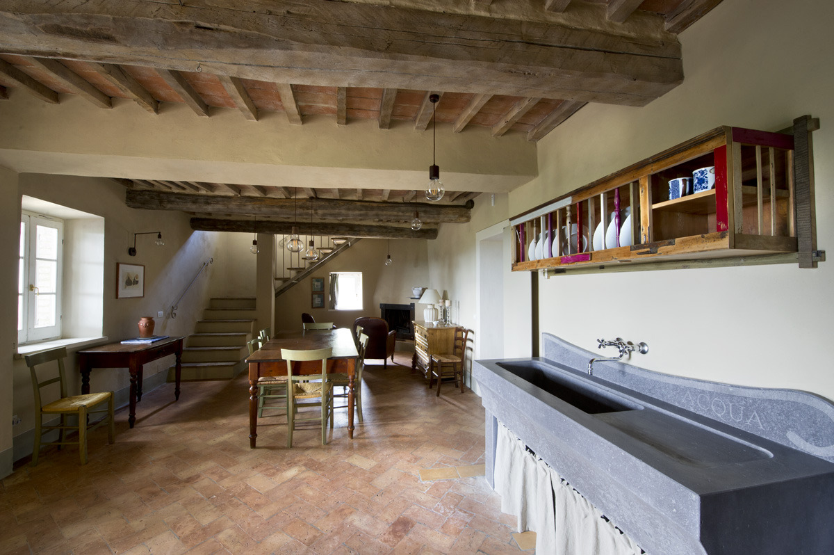 颠覆传统的乡村风格木制餐具柜-5