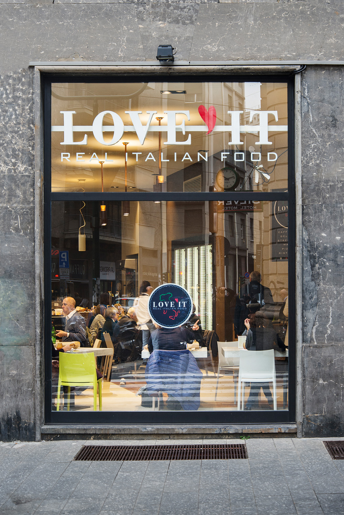 米兰“Love it”旗舰店,美食体验的室内设计盛宴-37