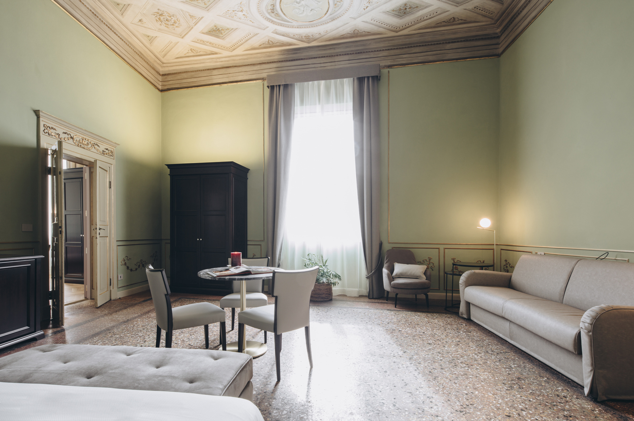 意大利博洛尼亚百年建筑的奢华套房新生-79