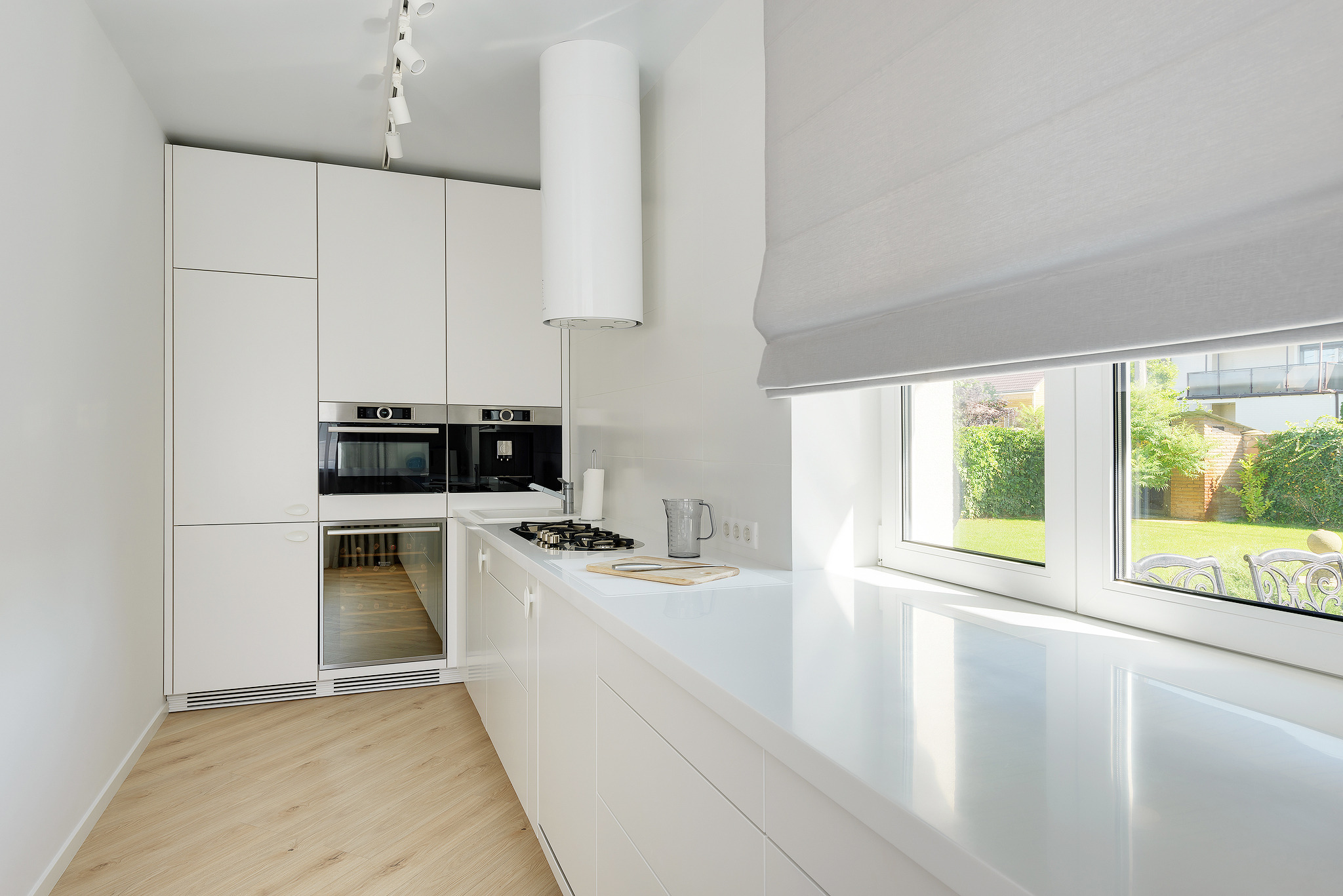 2016 年乌克兰郊区白色夏日别墅-8