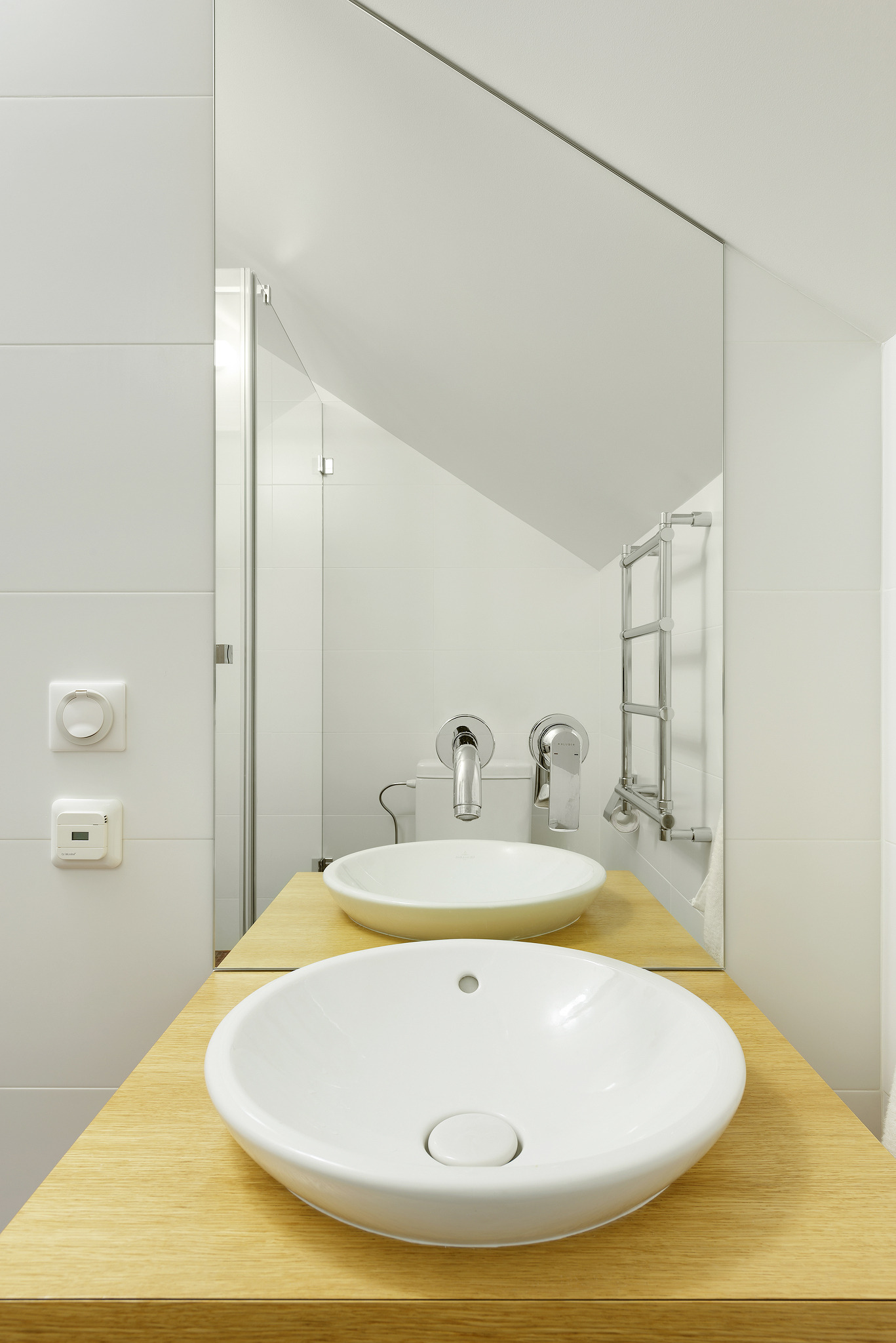 2016 年乌克兰郊区白色夏日别墅-22