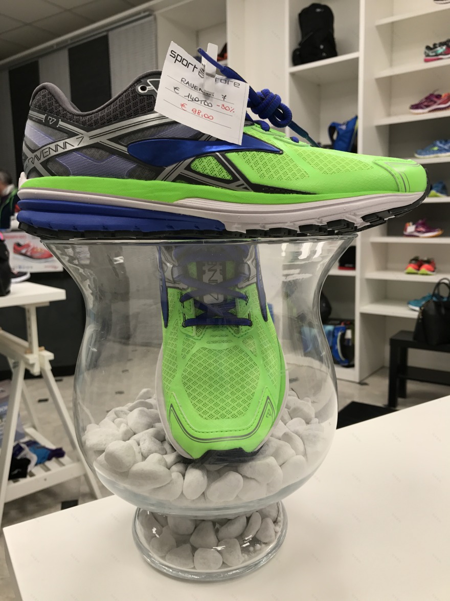 运动鞋专卖店设计-8