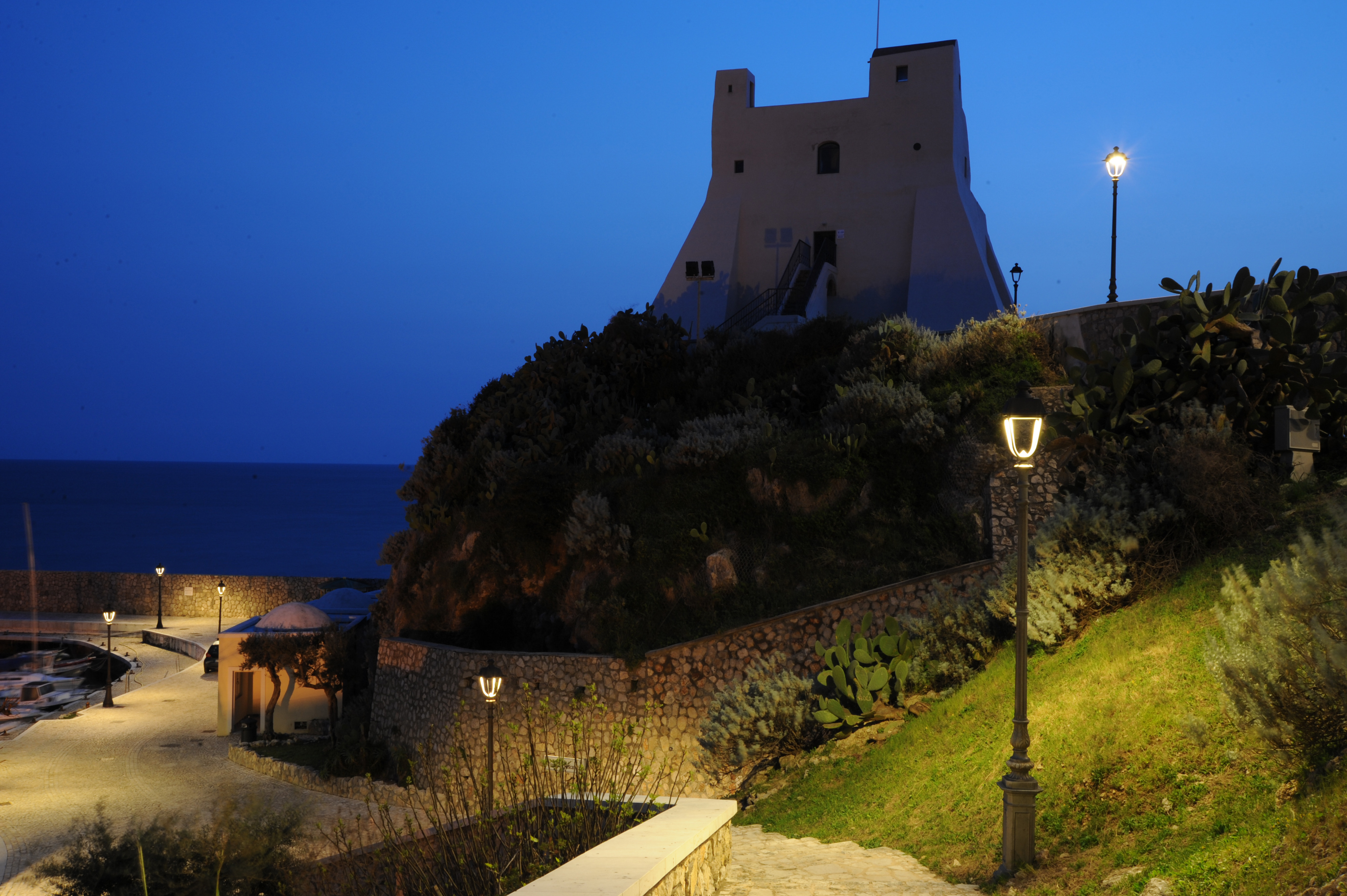 意大利 Sperlonga 城市照明与家具设计-3