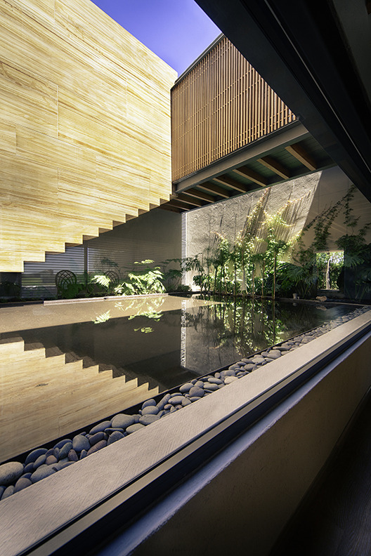 2015 年改造的墨西哥私人住宅——双层高大厅与反射池的巧妙结合-3