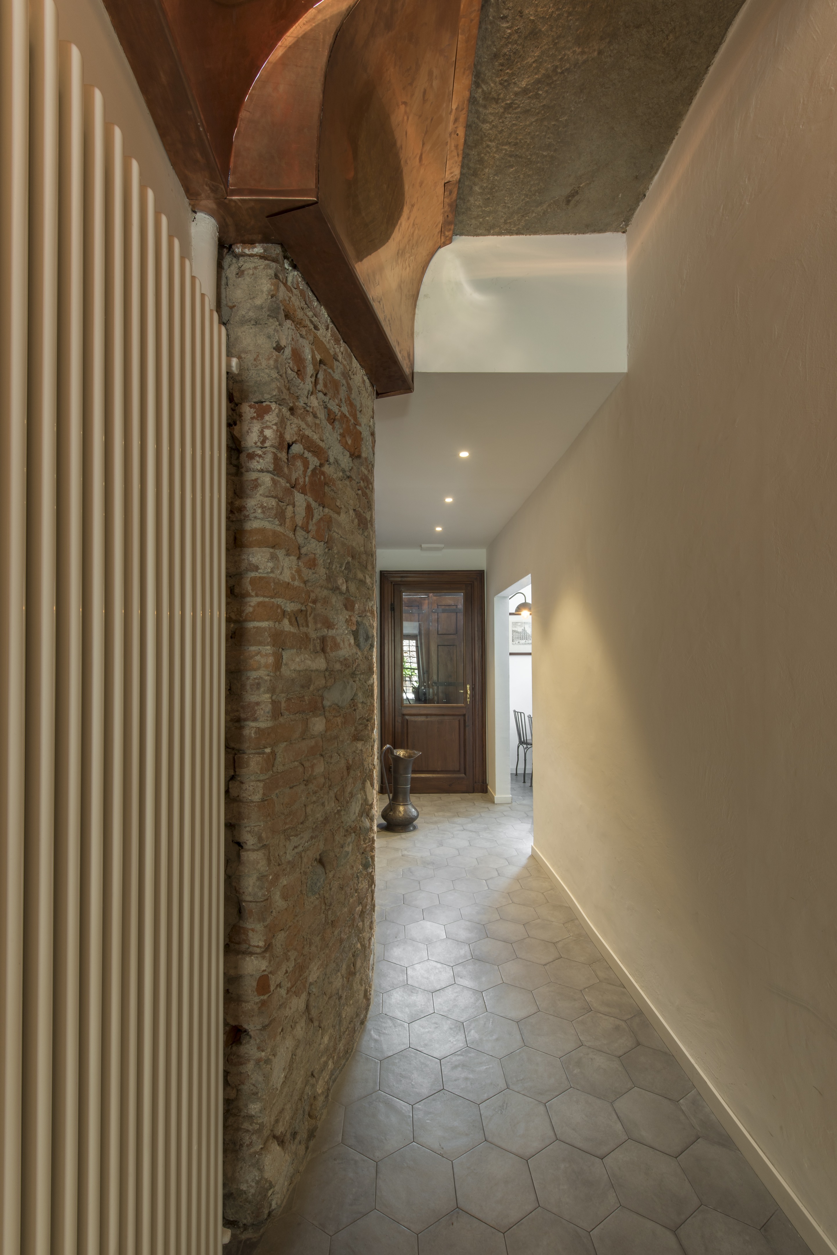 融合传统与创新的意大利餐厅设计-21