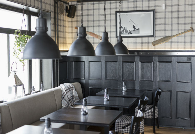 芬兰最大游艇码头餐厅翻新，打造年轻时尚的海鲜牛排馆-20