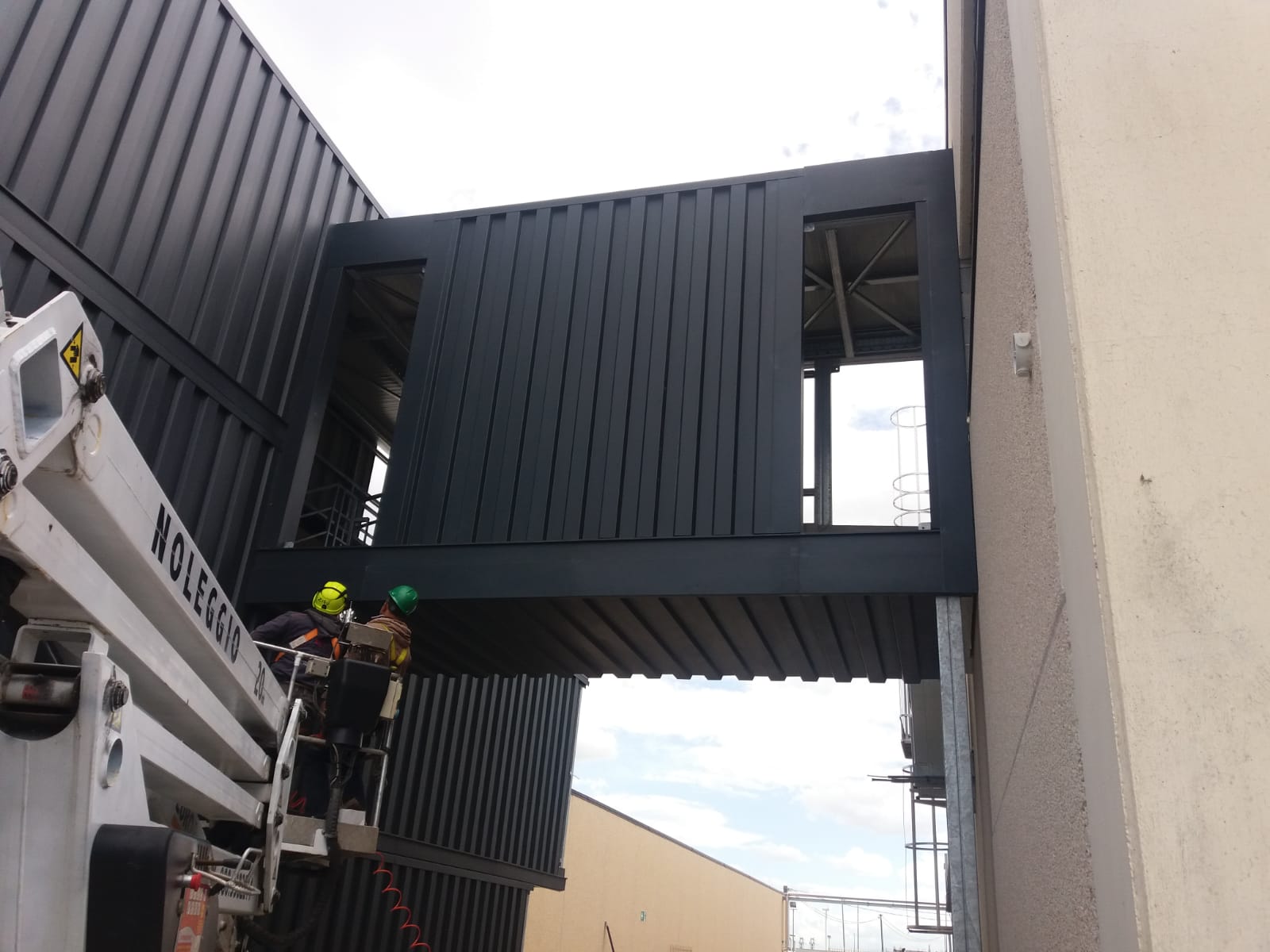 集装箱办公空间，独特设计展现灵活与坚韧-16