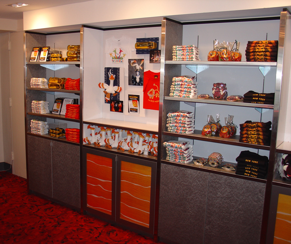 《迪士尼戏剧 | 狮子王、纽约与伦敦 - 泰山、纽约》户外销售货亭与推车设计-4