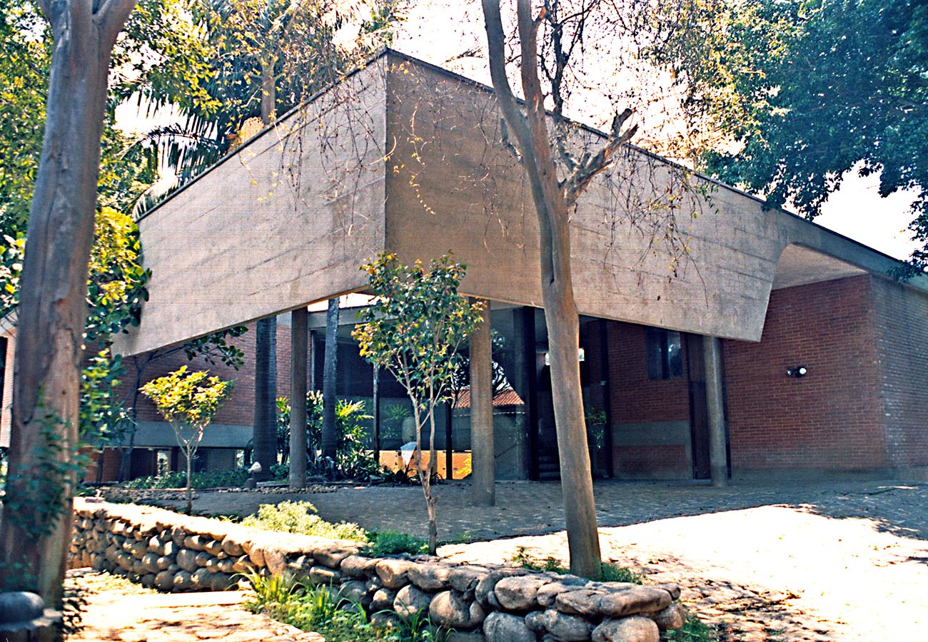 绿意盎然的家庭住宅-35