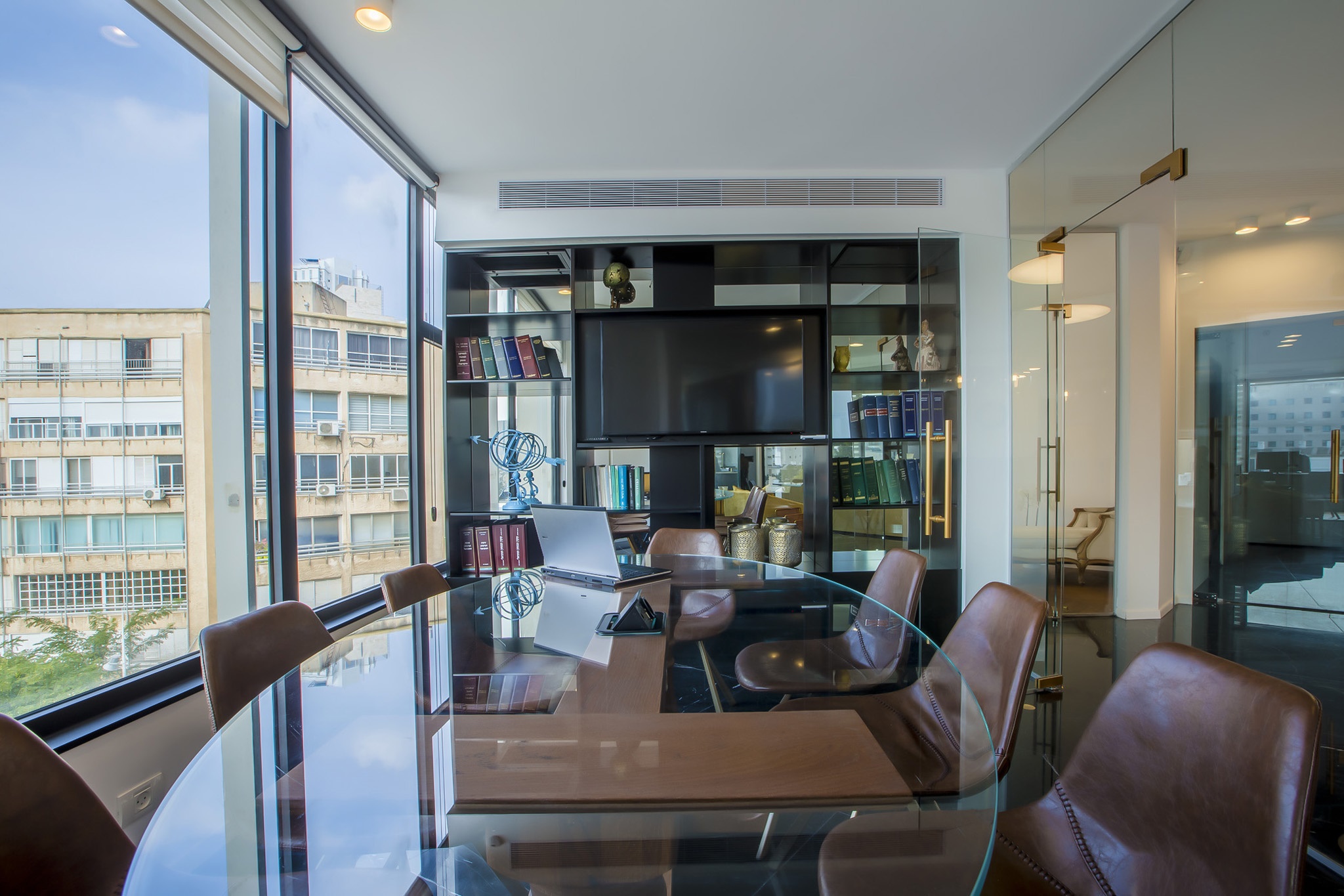 内坦亚海滩美景下的 ACK 律师事务所-11