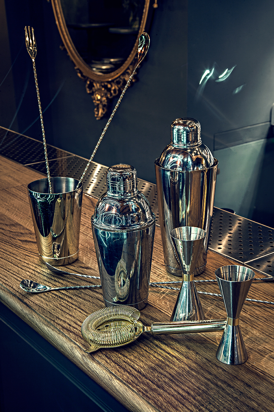 重塑城市中心古宅,打造梦幻般的酒吧空间-12