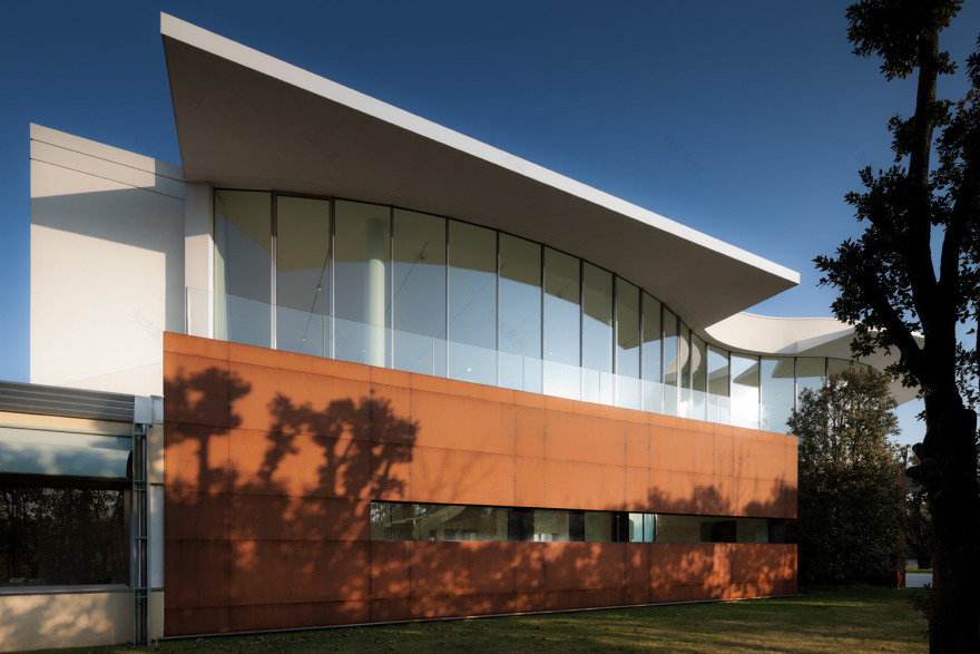 意式风格的 Secco Sistemi 总部办公空间设计-1