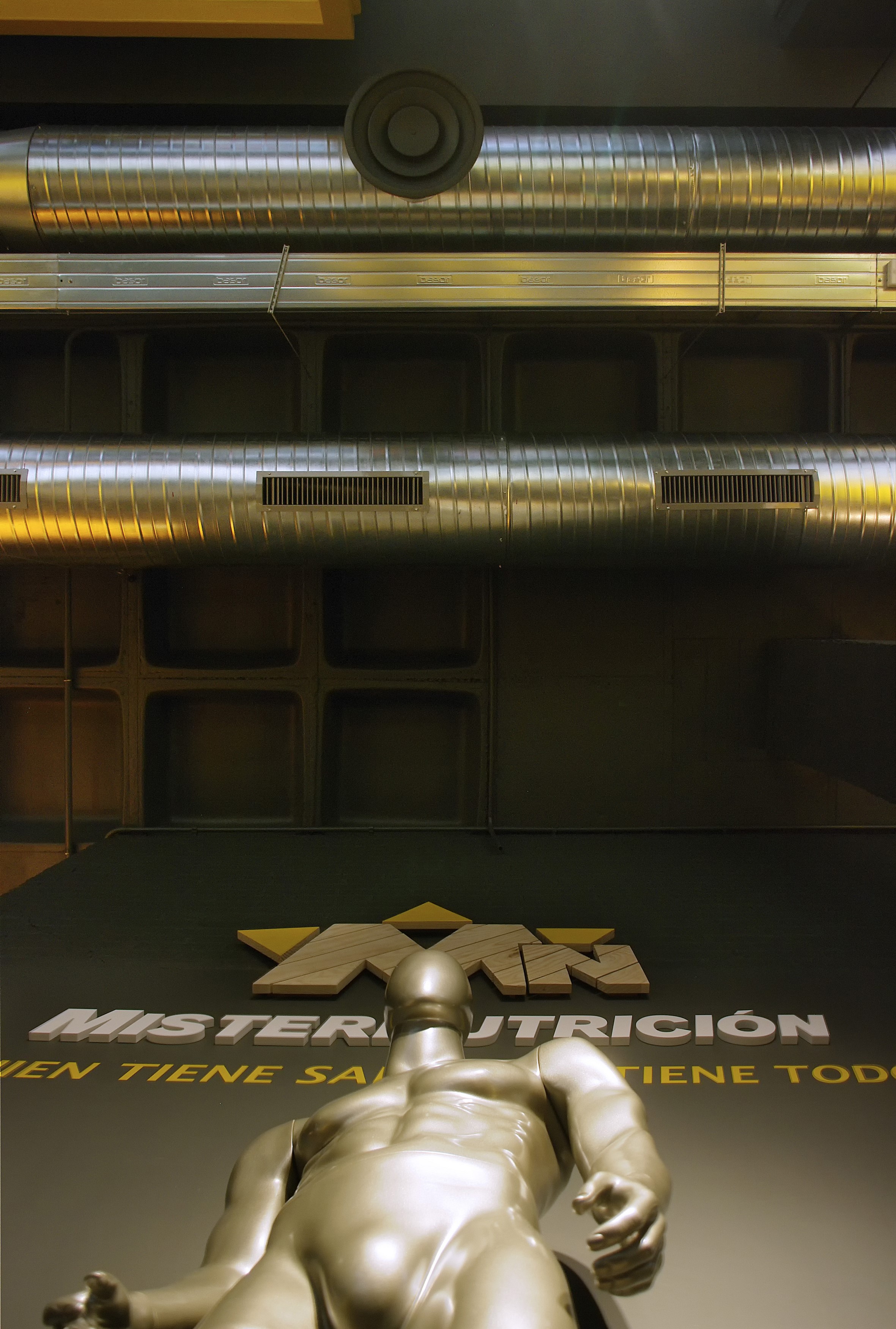 工业风 MISTERNUTRICIÓN 旗舰店,简约设计诠释 Santiago de Compostela-16