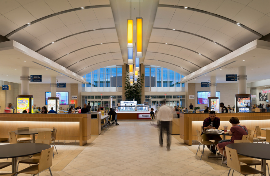 莱克丝助力 80 年代购物中心翻新,Lynnhaven Mall 现代重生-9