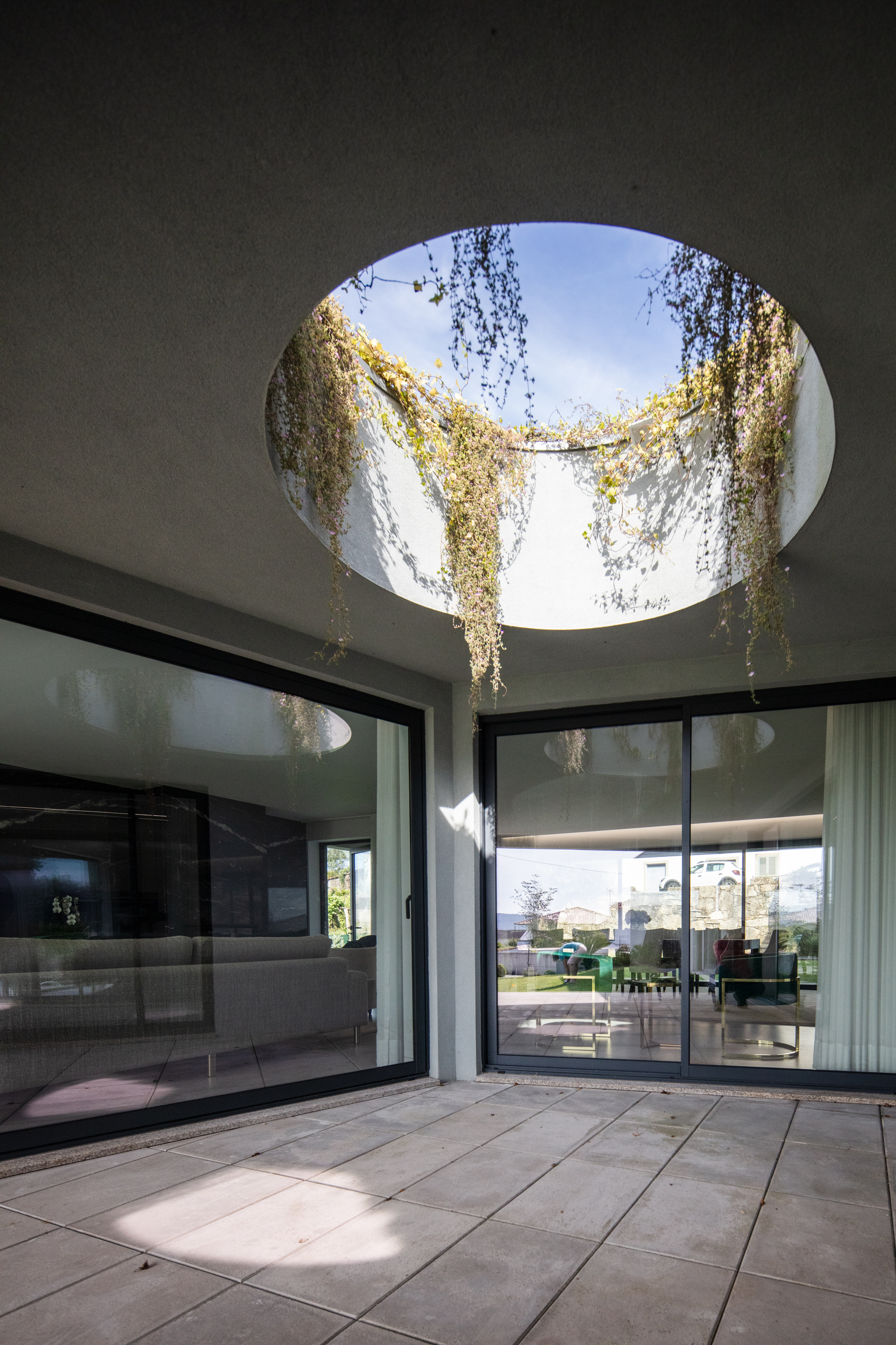 葡萄牙现代别墅 | 融入景观的私密空间-7