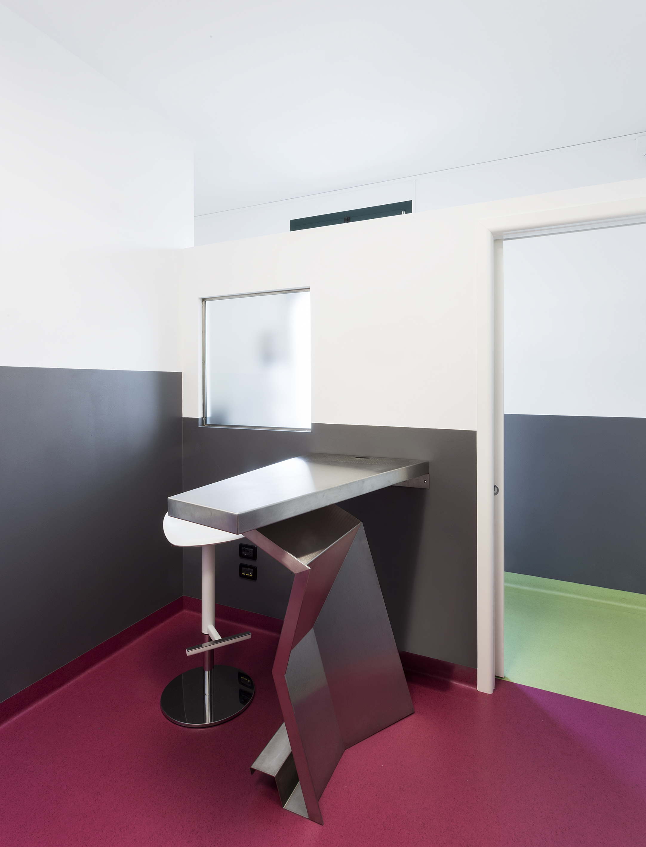 意大利兽医诊所翻新诠释简约美学-5